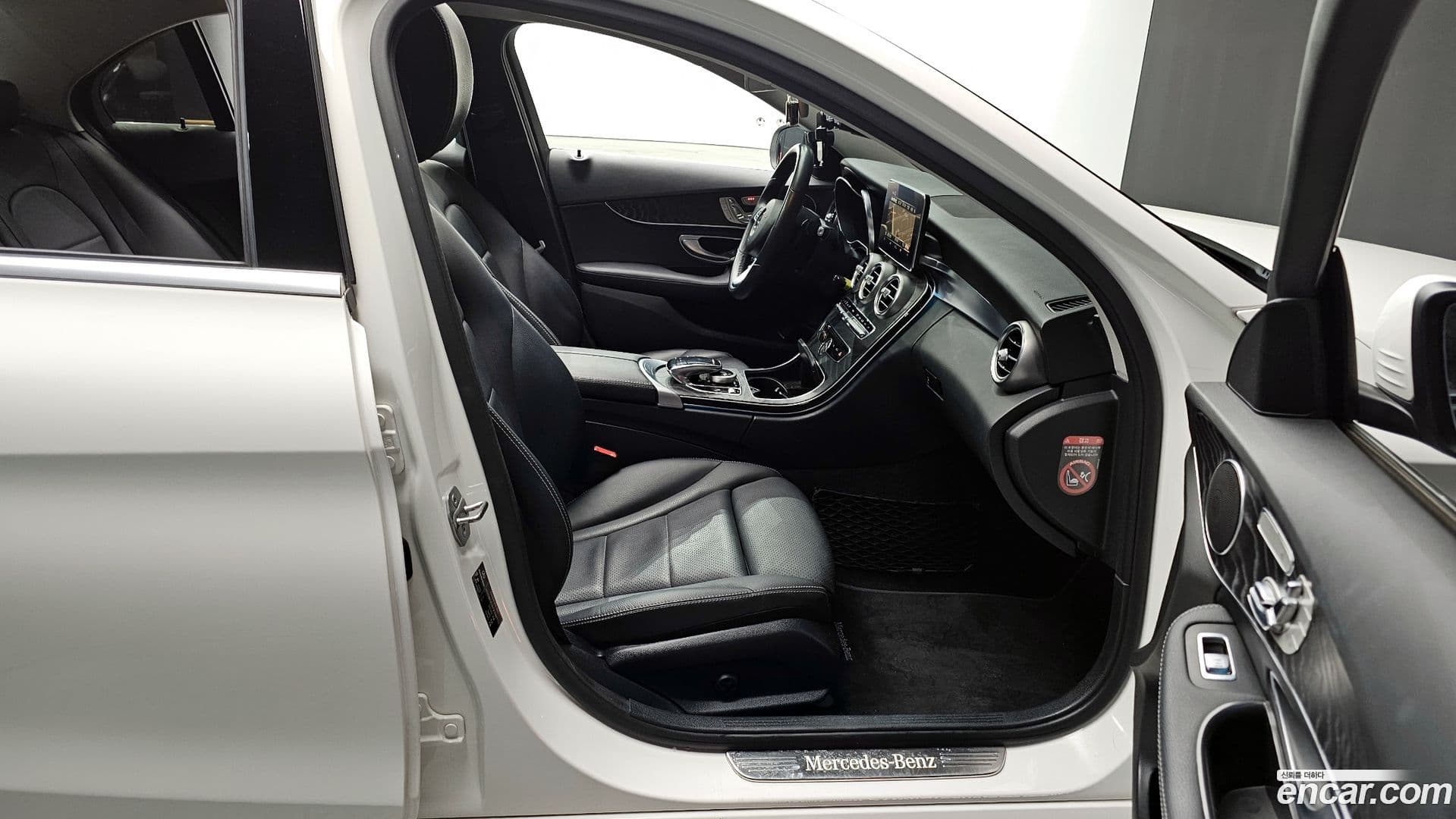 Main__Slider__Photo:C-Class Mercedes-Benz 2018.0-10