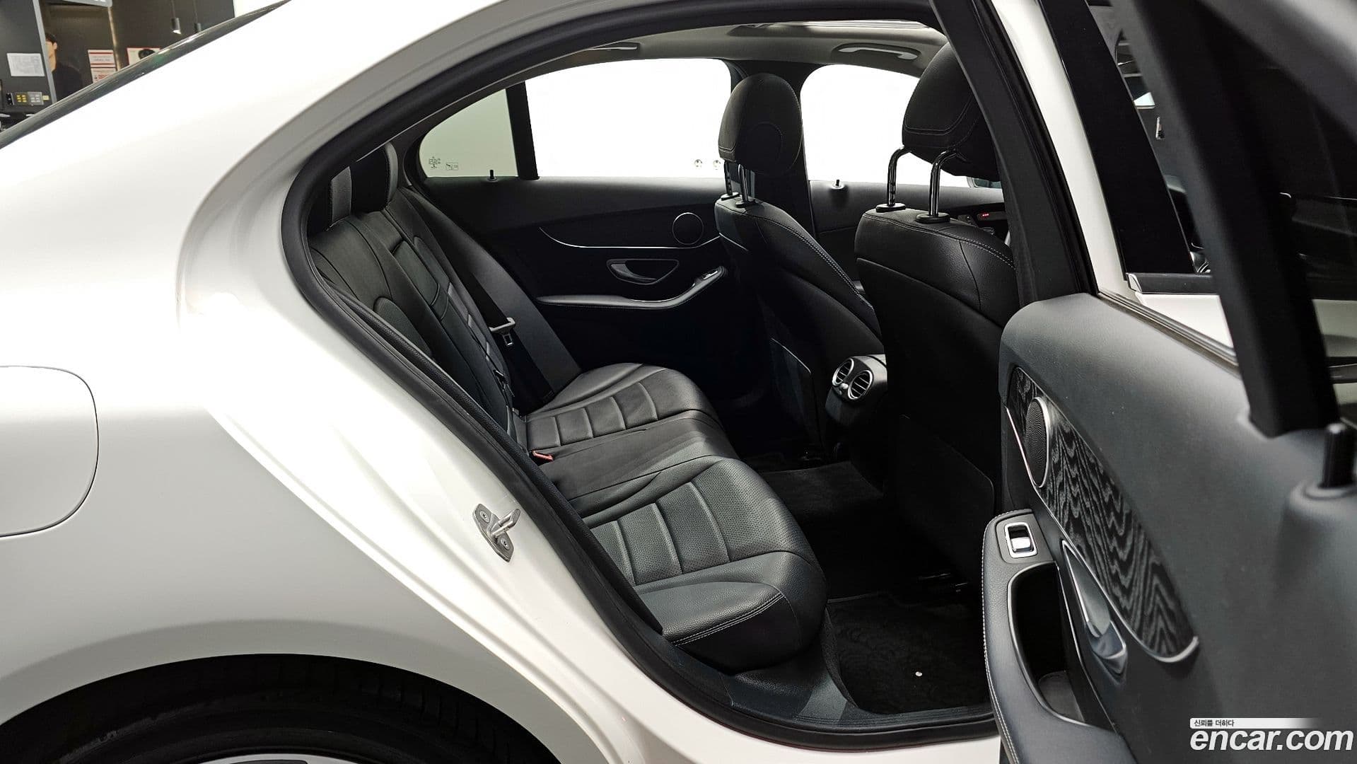 Main__Slider__Photo:C-Class Mercedes-Benz 2018.0-11