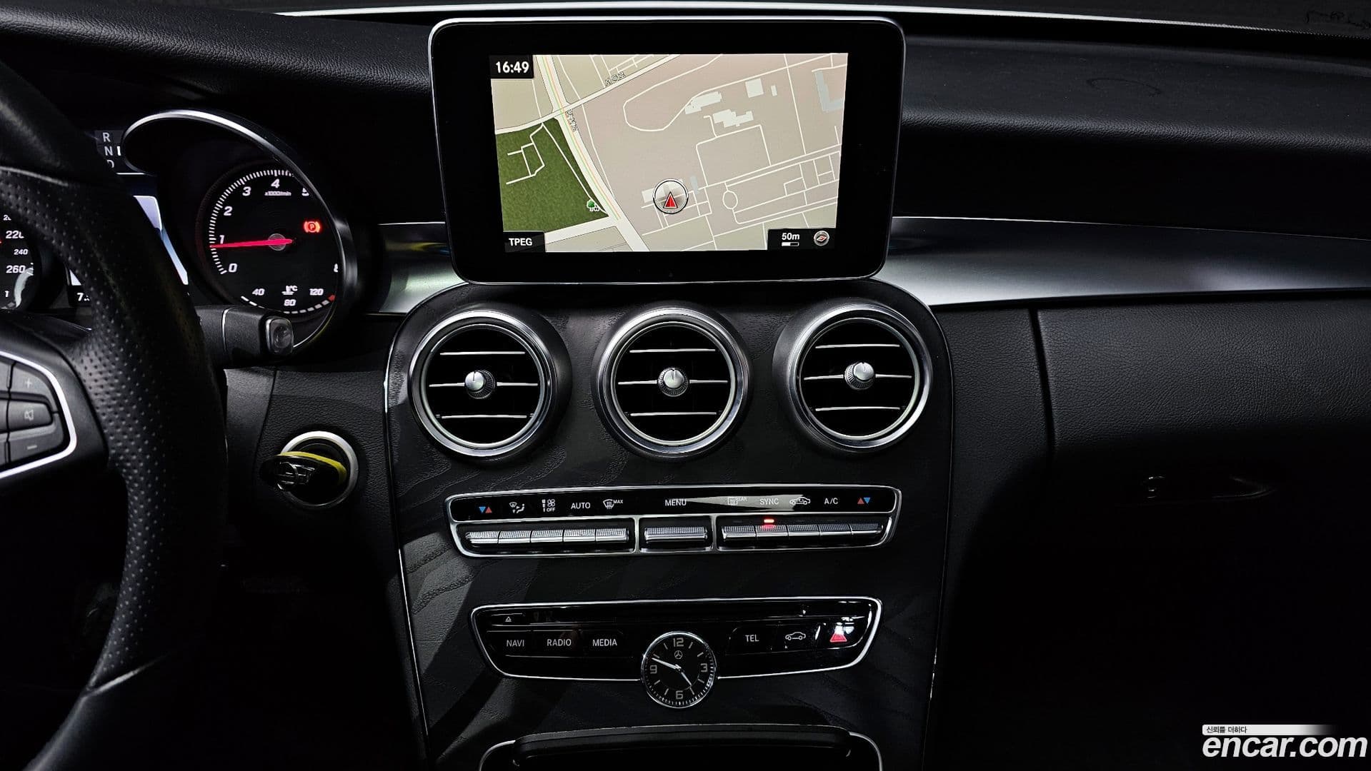 Main__Slider__Photo:C-Class Mercedes-Benz 2018.0-13