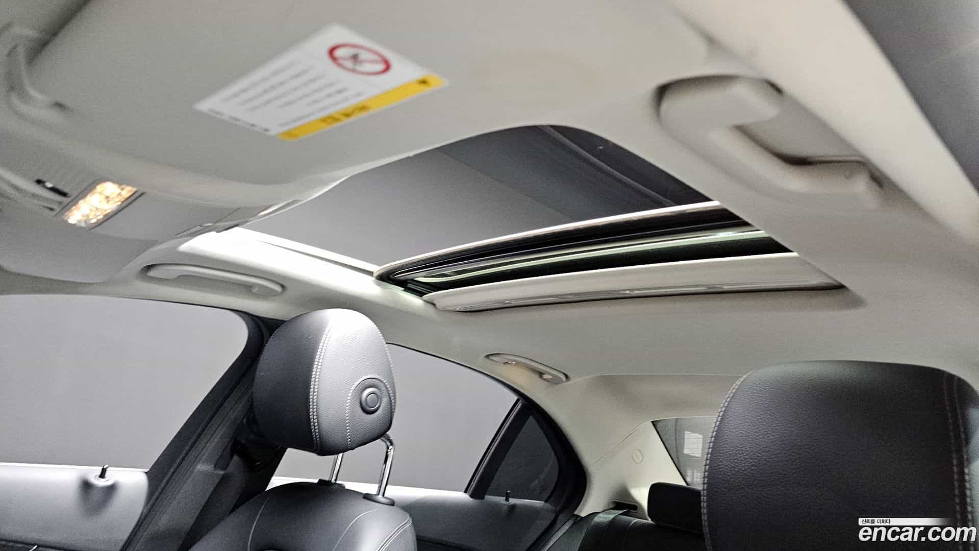 C-Class Mercedes-Benz 2018.0-OPTION-020