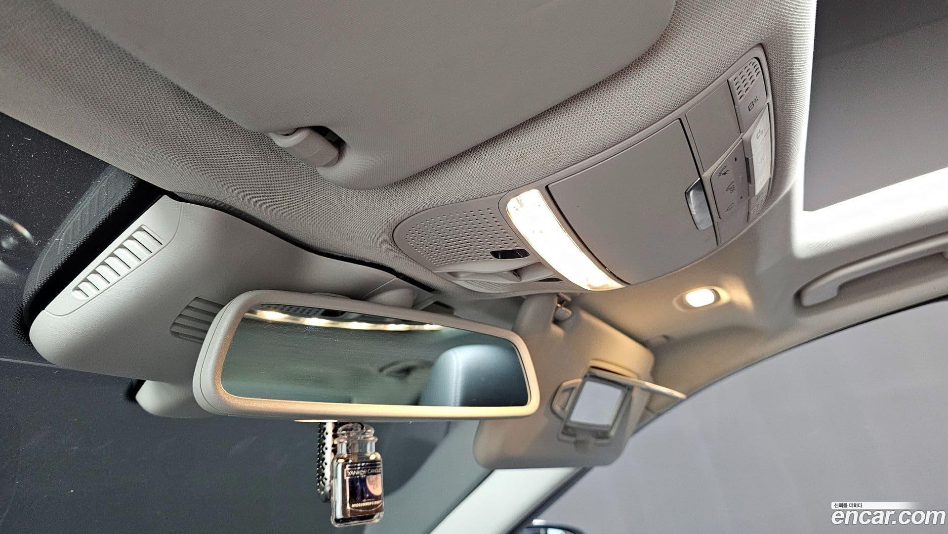 Main__Slider__Photo:C-Class Mercedes-Benz 2018.0-17