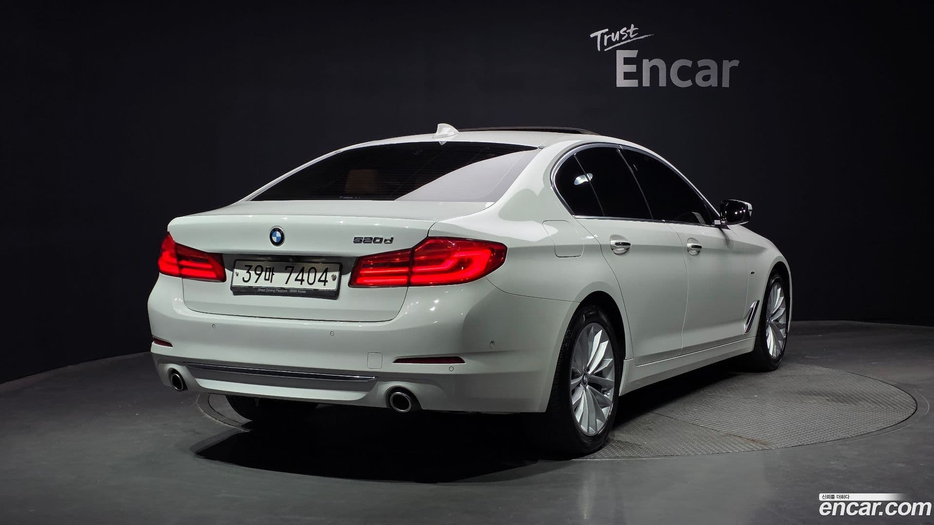 Main__Slider__Photo:5-Series BMW 2018.1-1