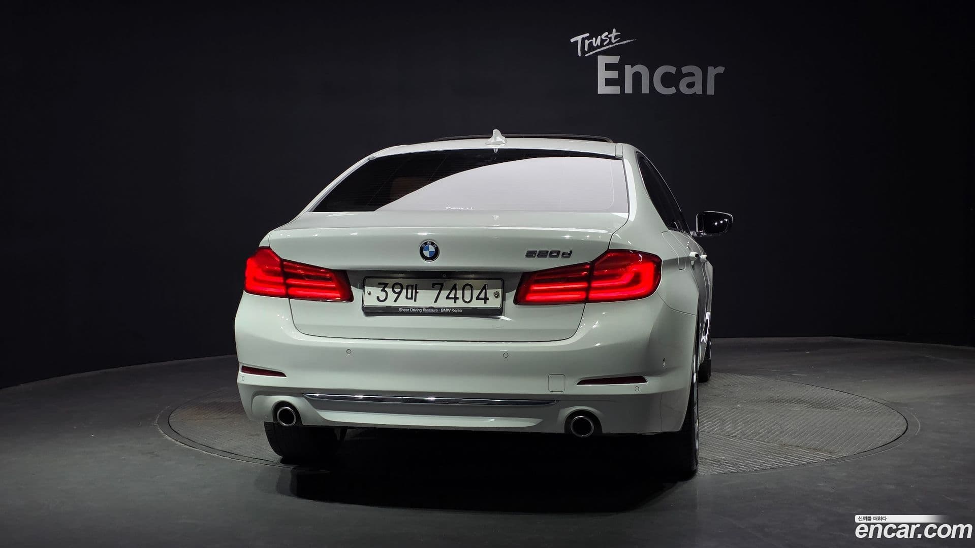 Main__Slider__Photo:5-Series BMW 2018.1-3