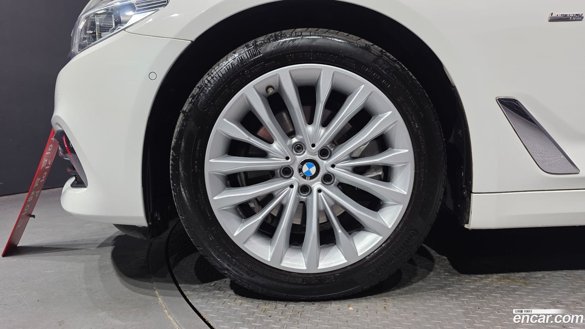 Main__Slider__Photo:5-Series BMW 2018.1-4