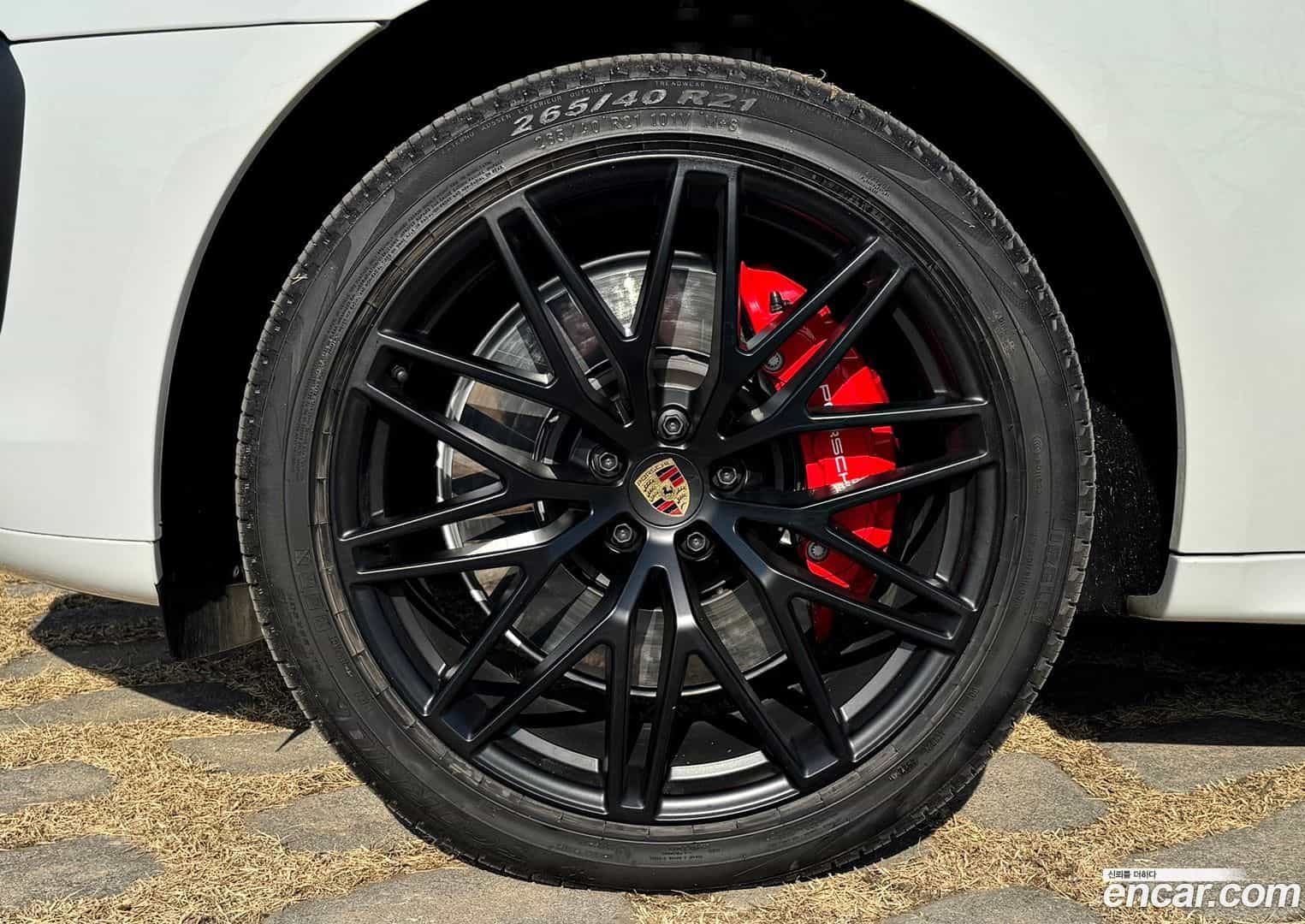 Macan Porsche 2023.2-INNER-008