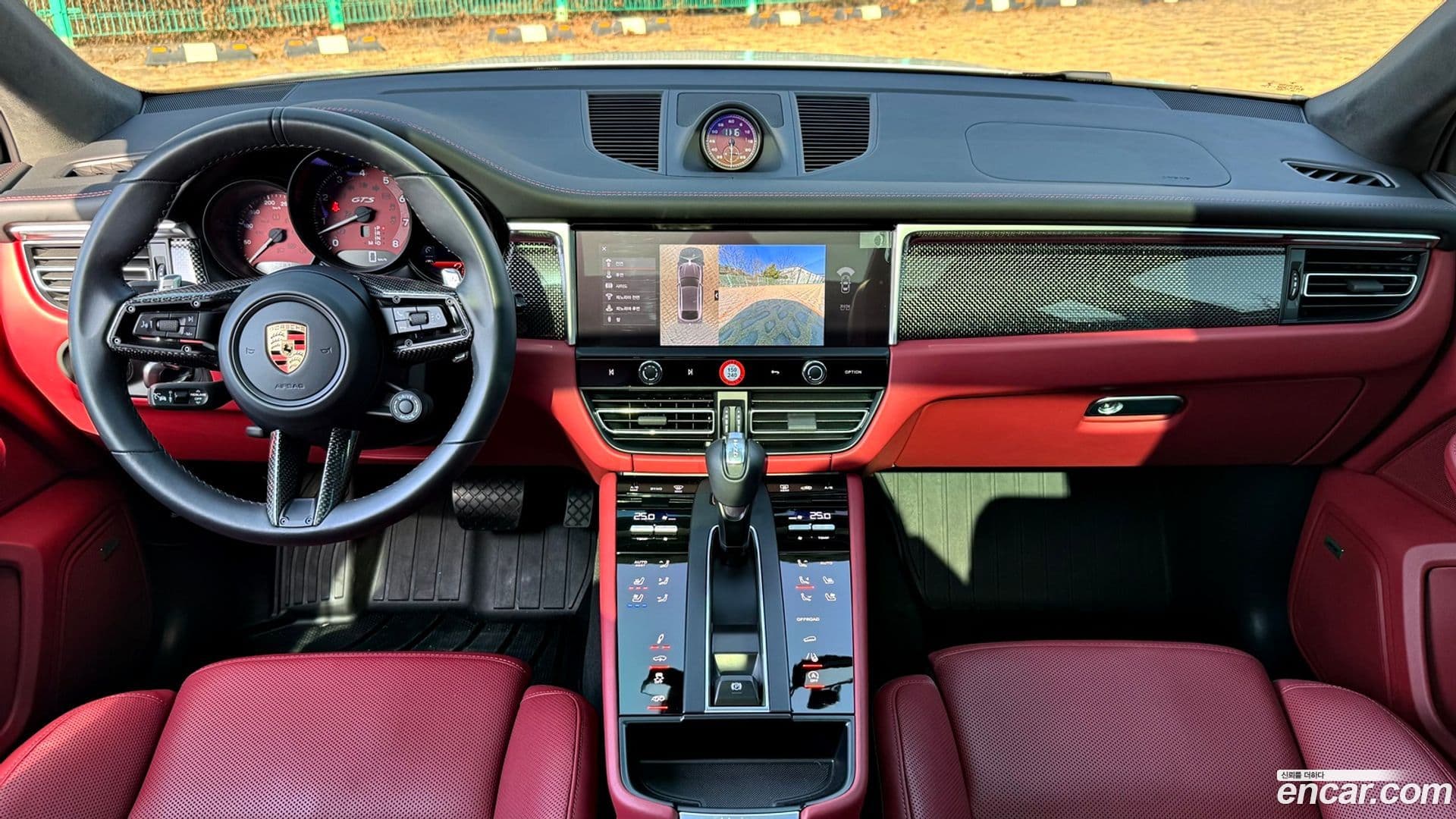 Main__Slider__Photo:Macan Porsche 2023.2-9