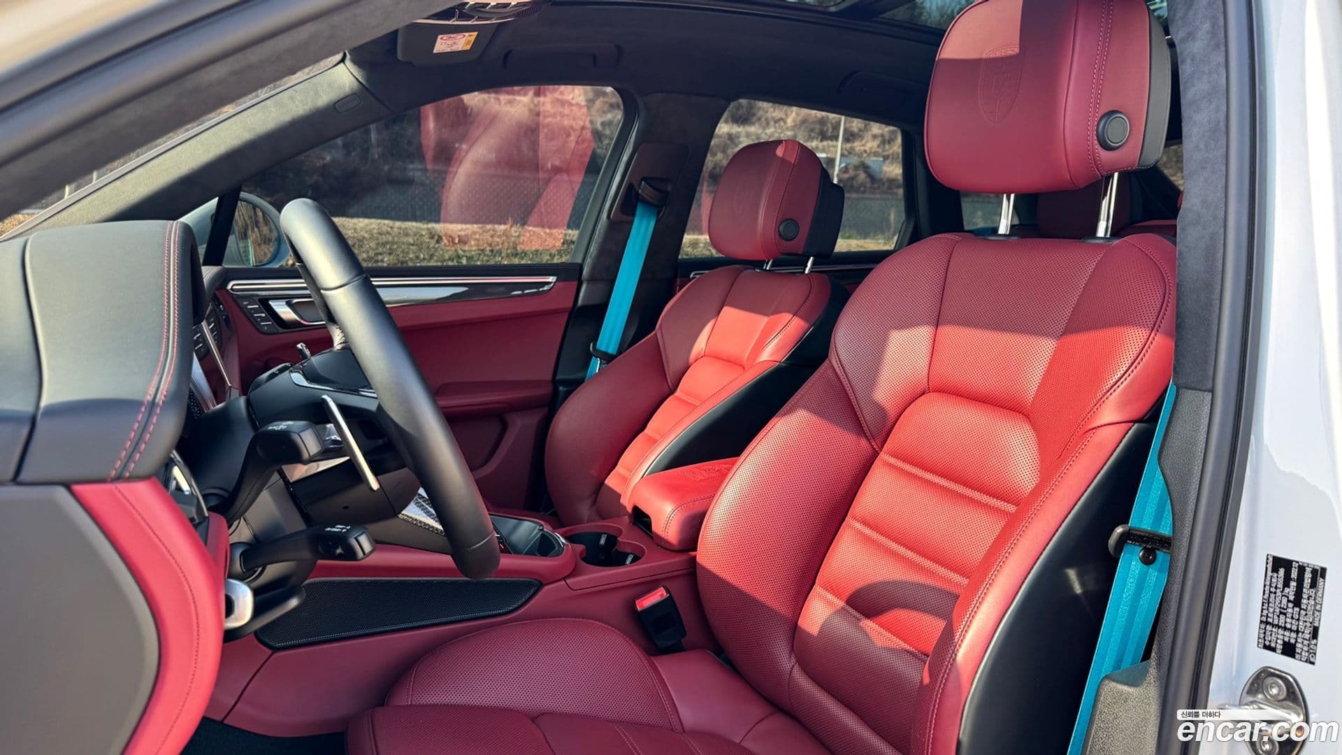 Main__Slider__Photo:Macan Porsche 2023.2-10