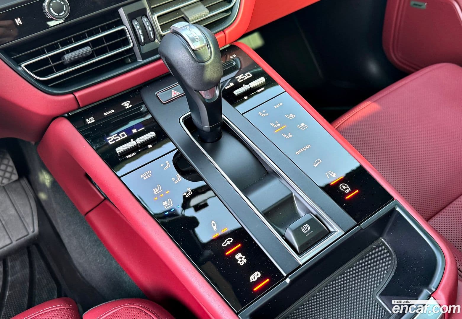 Main__Slider__Photo:Macan Porsche 2023.2-16