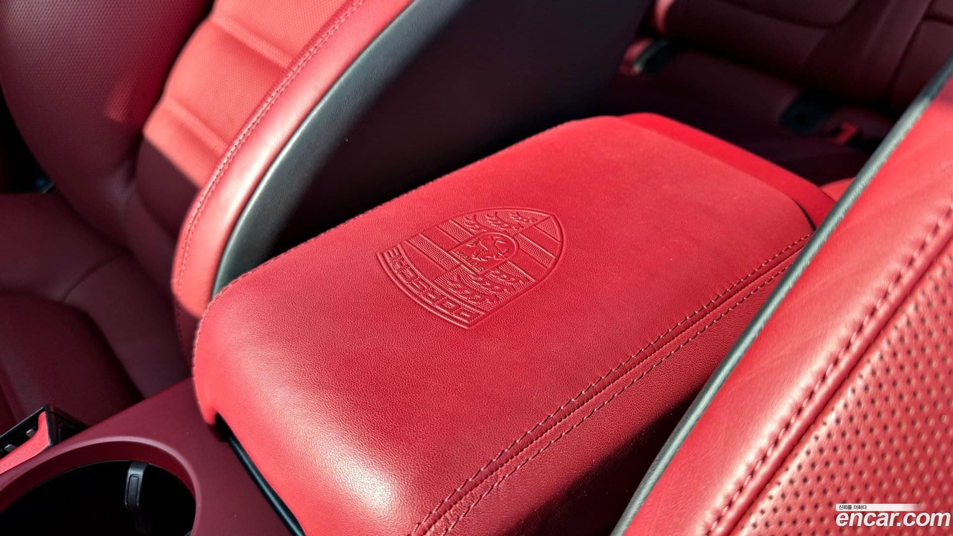 Main__Slider__Photo:Macan Porsche 2023.2-17