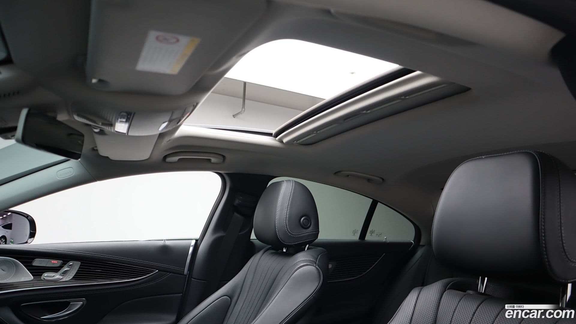 Main__Slider__Photo:CLS-Class Mercedes-Benz 2019.9-9