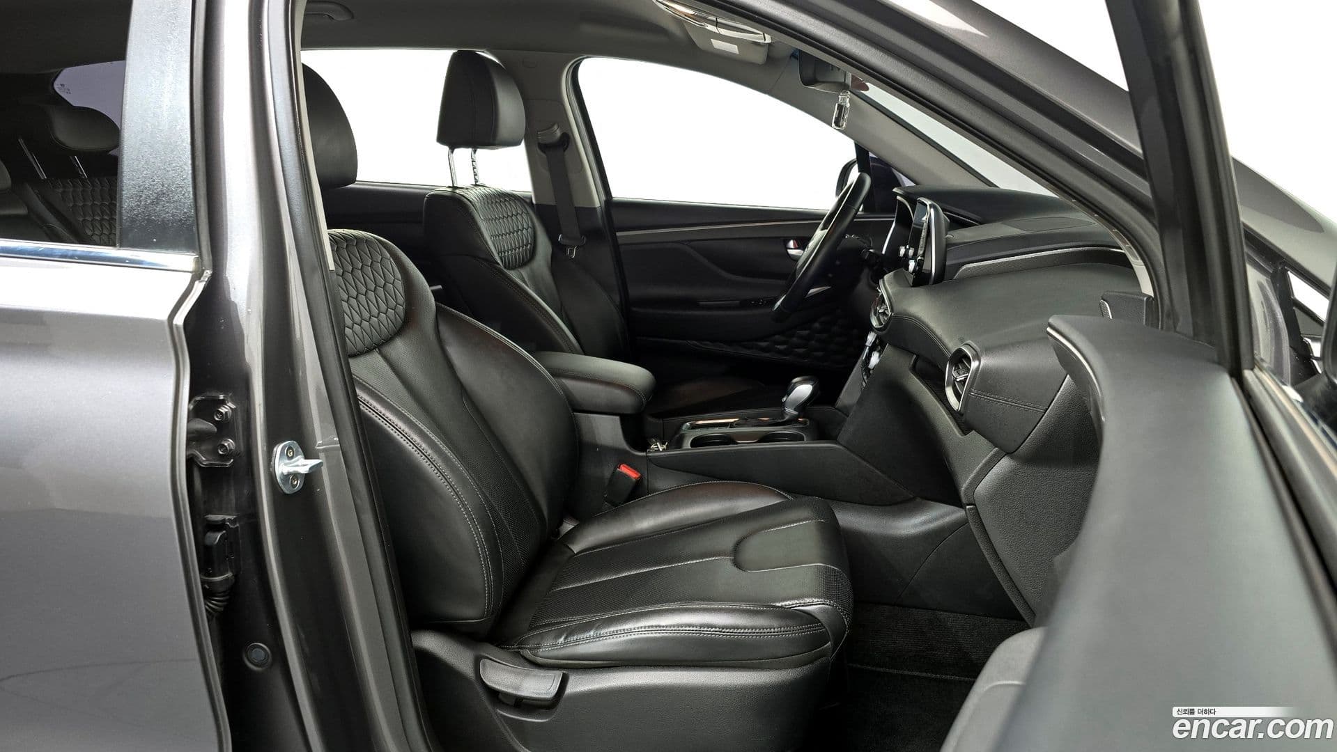 Main__Slider__Photo:Santafe Hyundai 2019.3-9