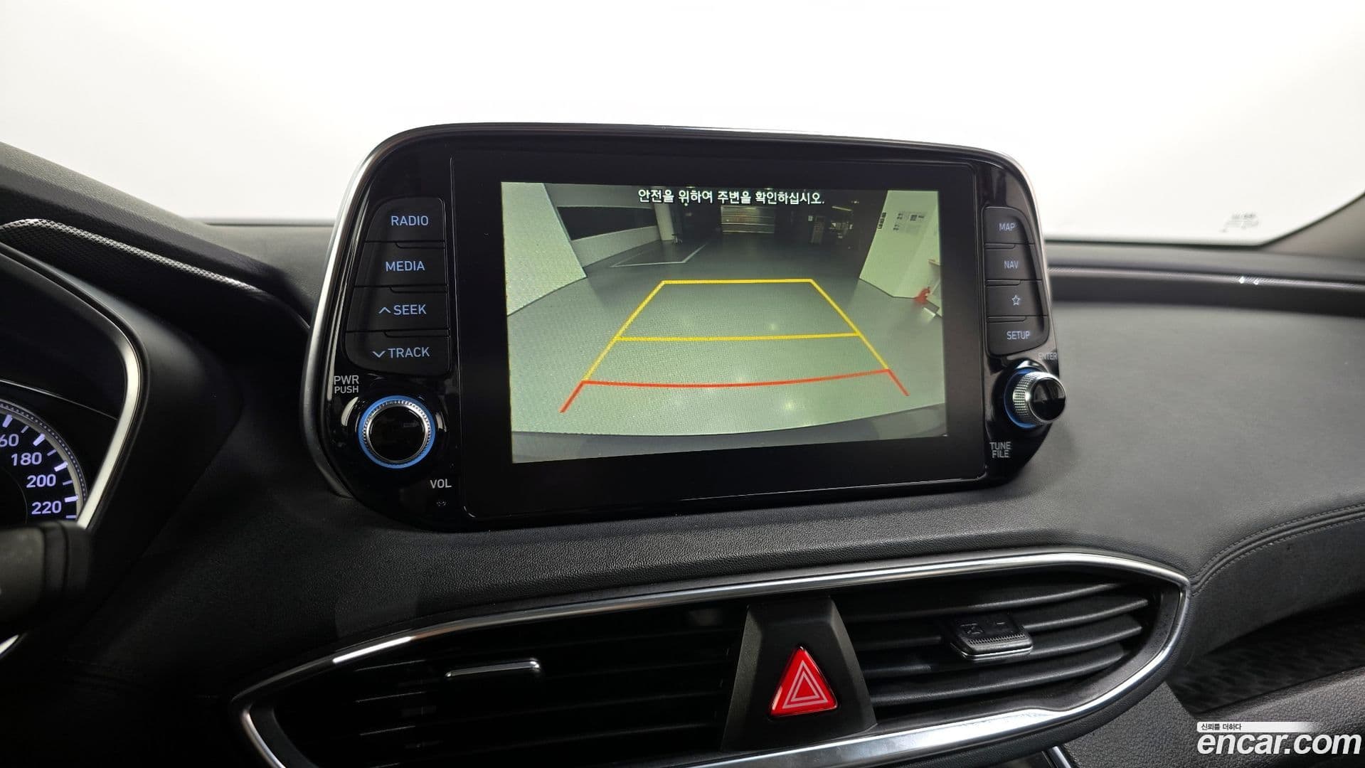 Main__Slider__Photo:Santafe Hyundai 2019.3-14