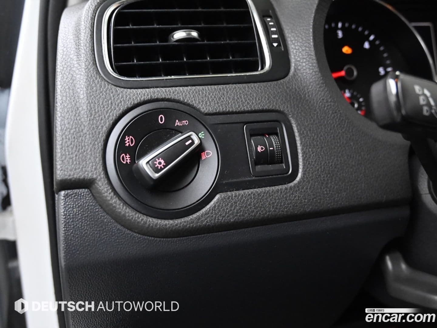 Main__Slider__Photo:Polo Volkswagen 2015.5-15