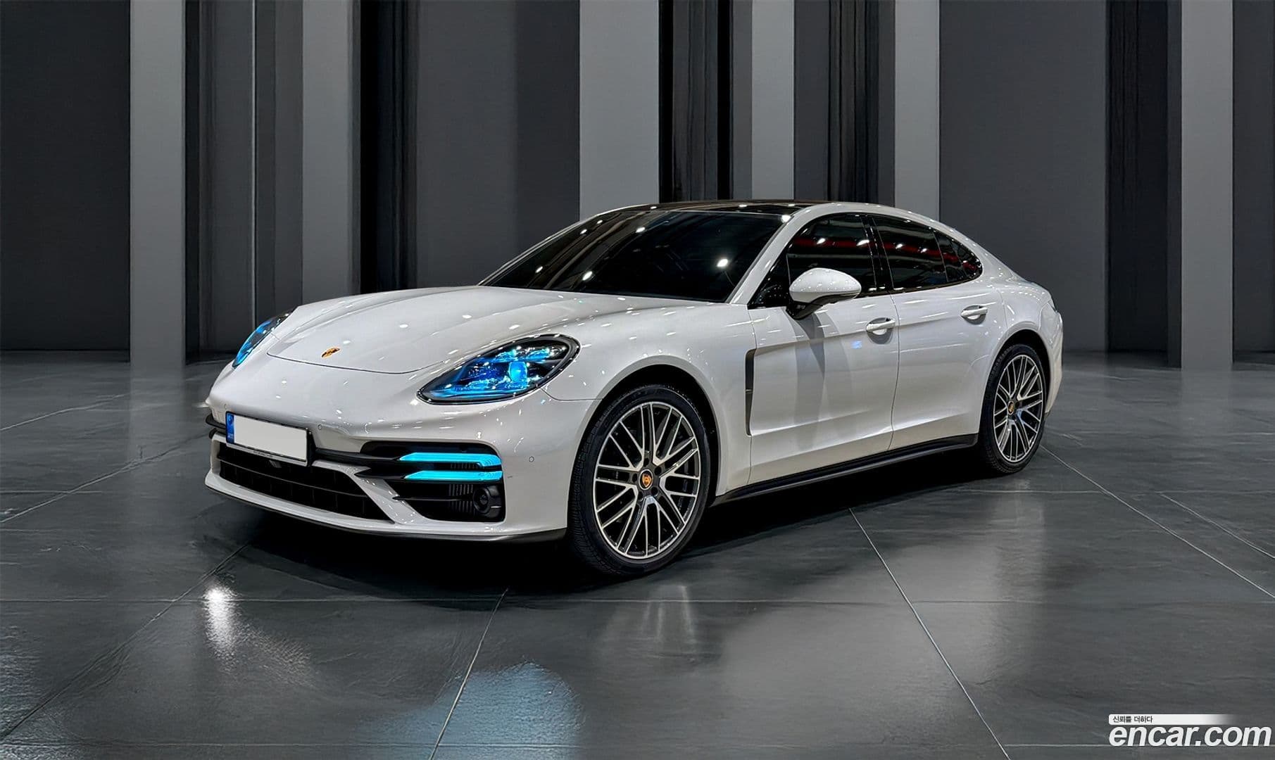 Main__Slider__Photo:Panamera Porsche 2022.5-0