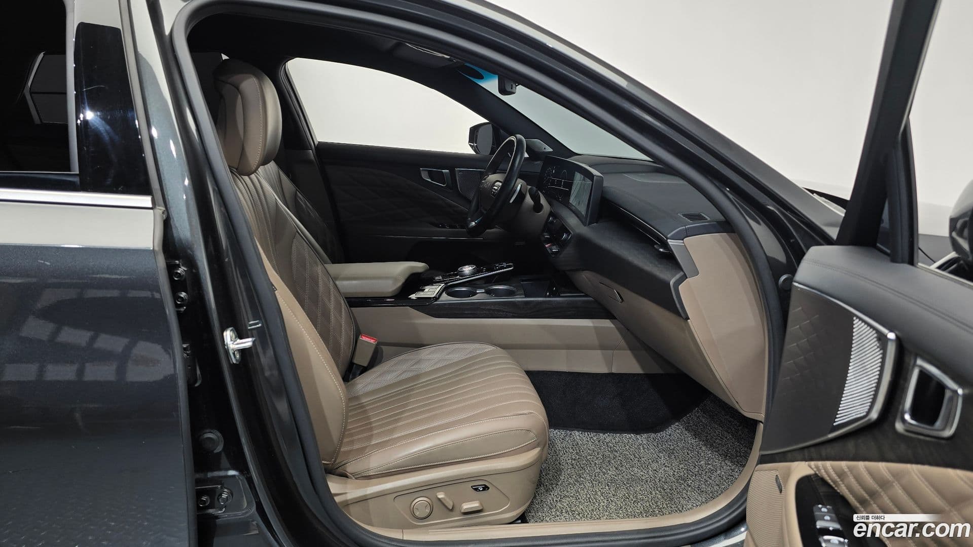 Main__Slider__Photo:K8 Kia 2021.6-10