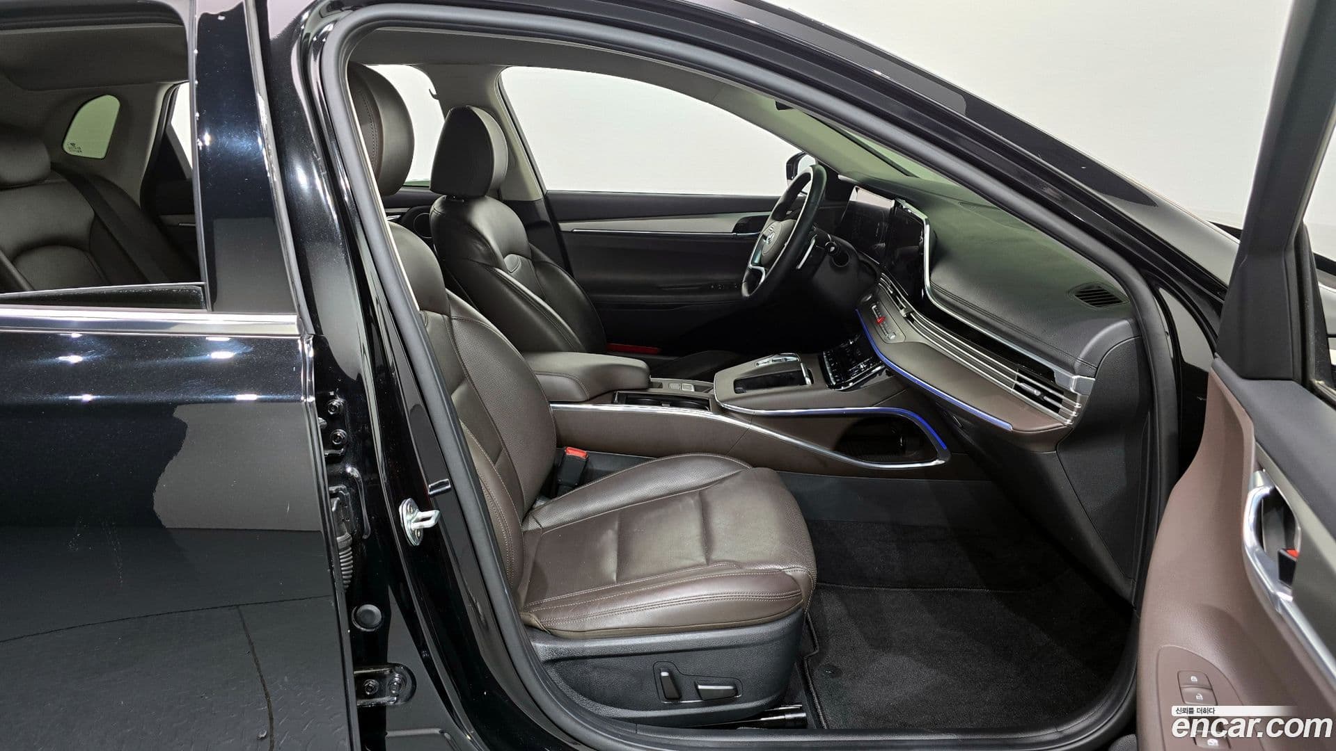 Main__Slider__Photo:Grandeur Hyundai 2020.4-10