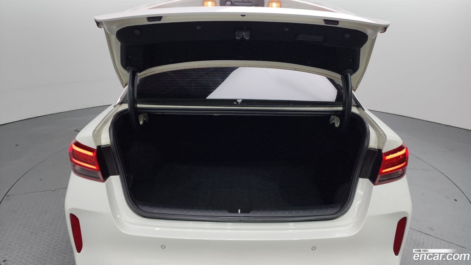 Main__Slider__Photo:K5 Kia 2016.9-19