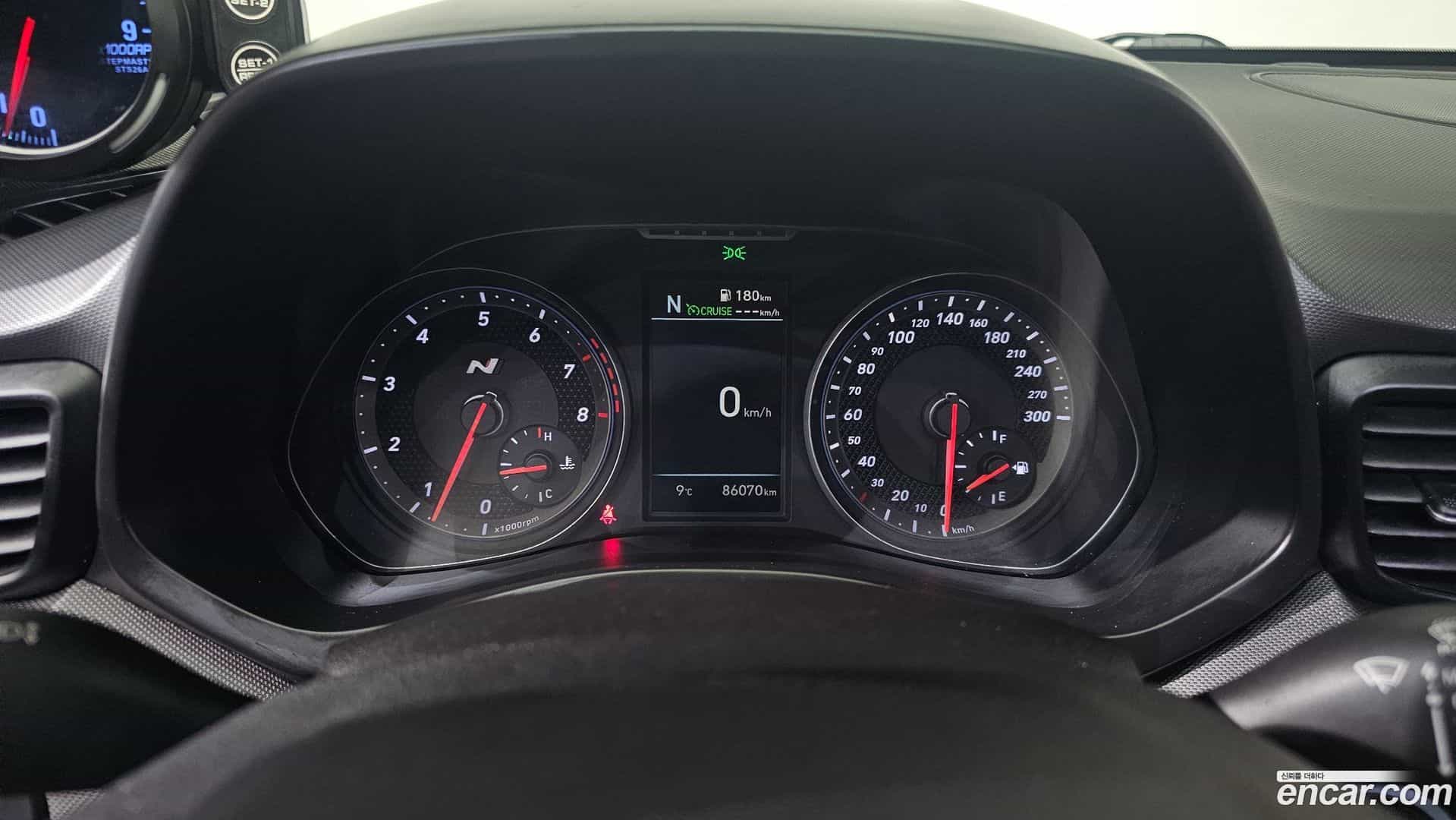 Veloster Hyundai 2018.8-INNER-008