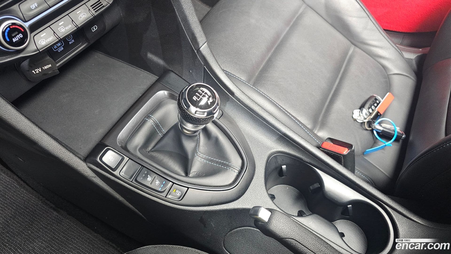 Main__Slider__Photo:Veloster Hyundai 2018.8-8