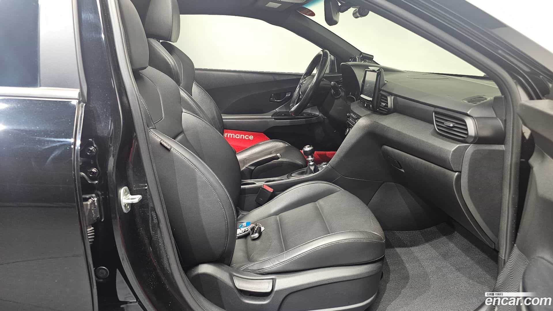 Veloster Hyundai 2018.8-OPTION-015