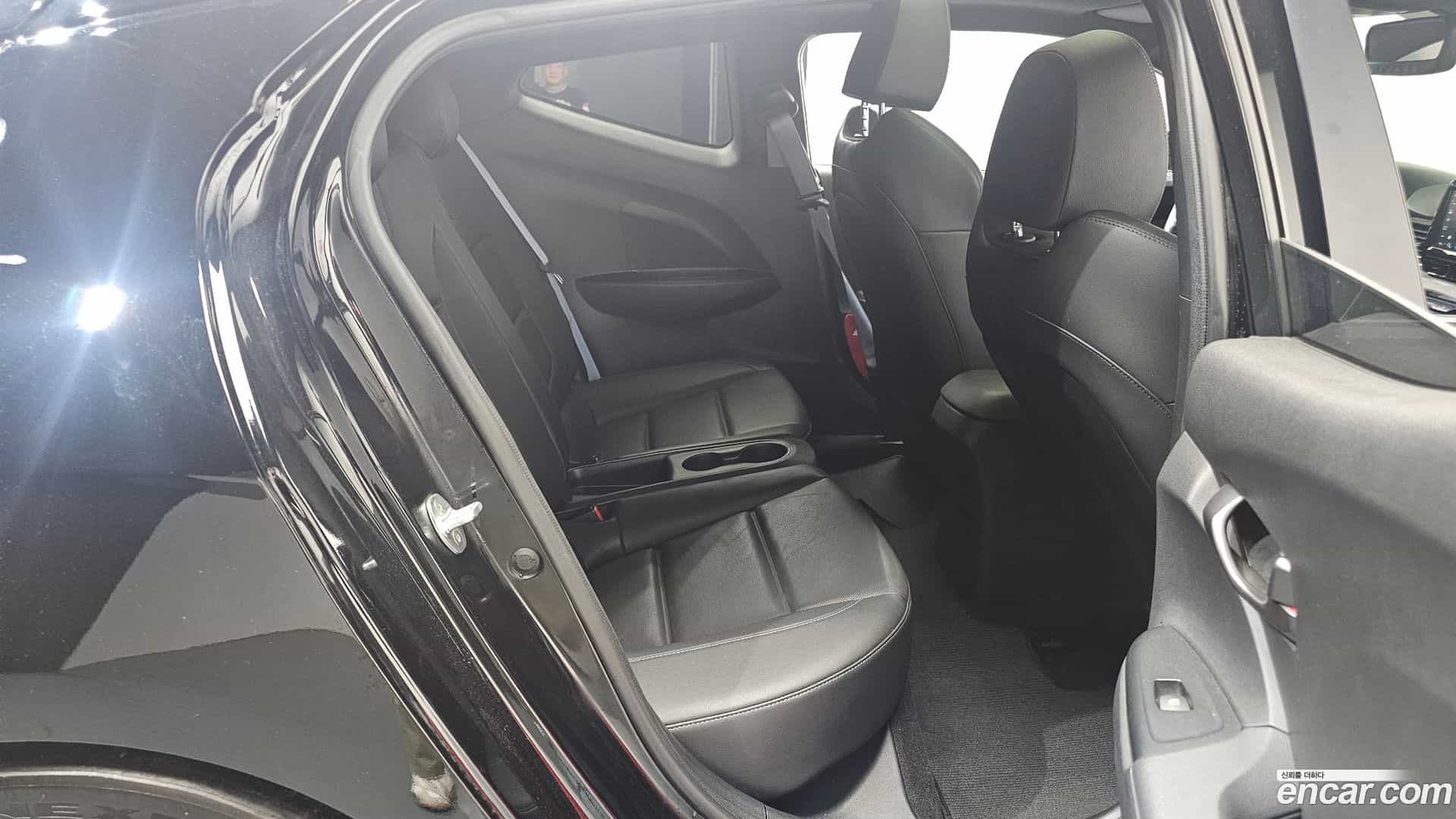 Veloster Hyundai 2018.8-OPTION-016