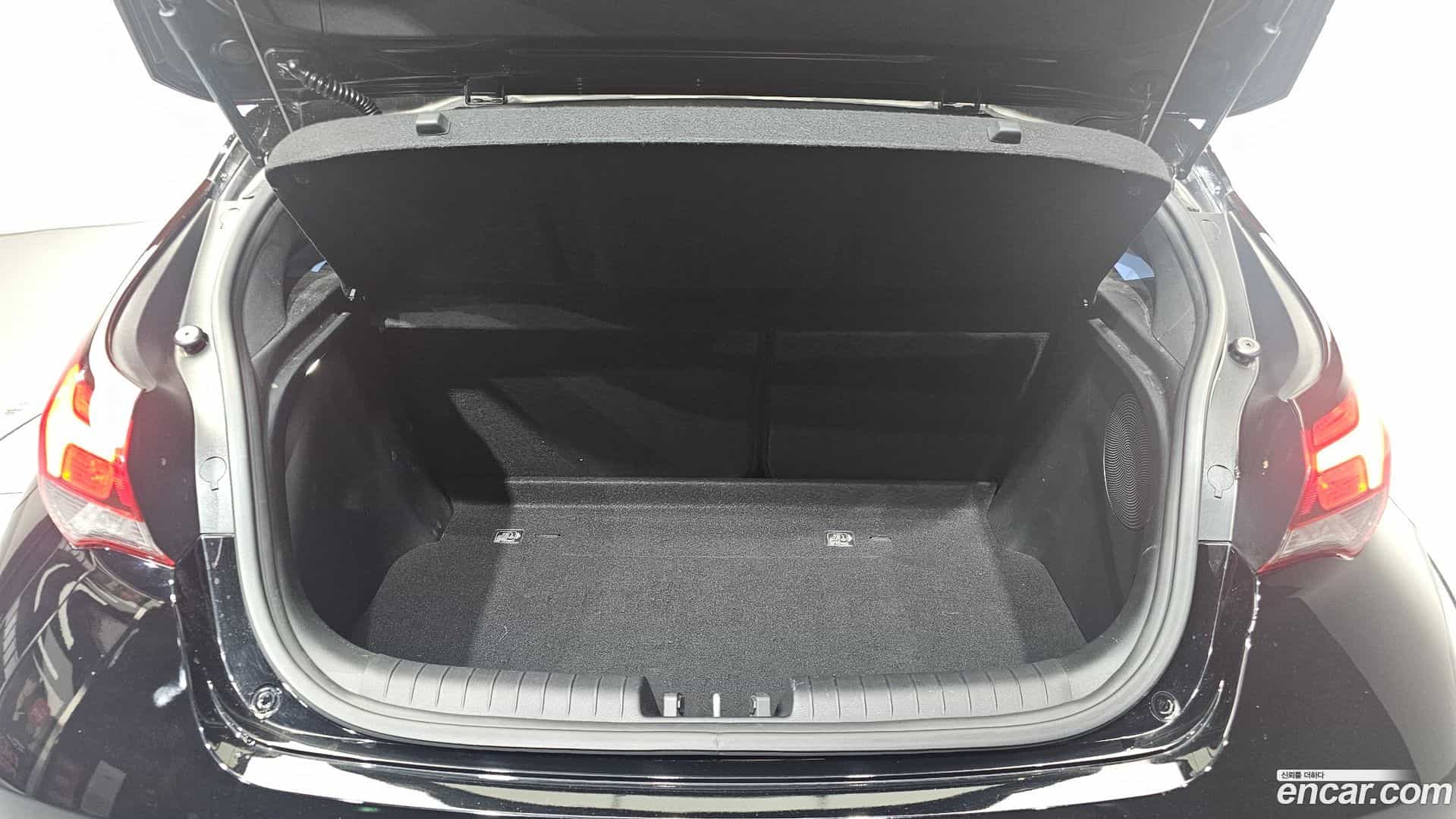 Veloster Hyundai 2018.8-OPTION-024