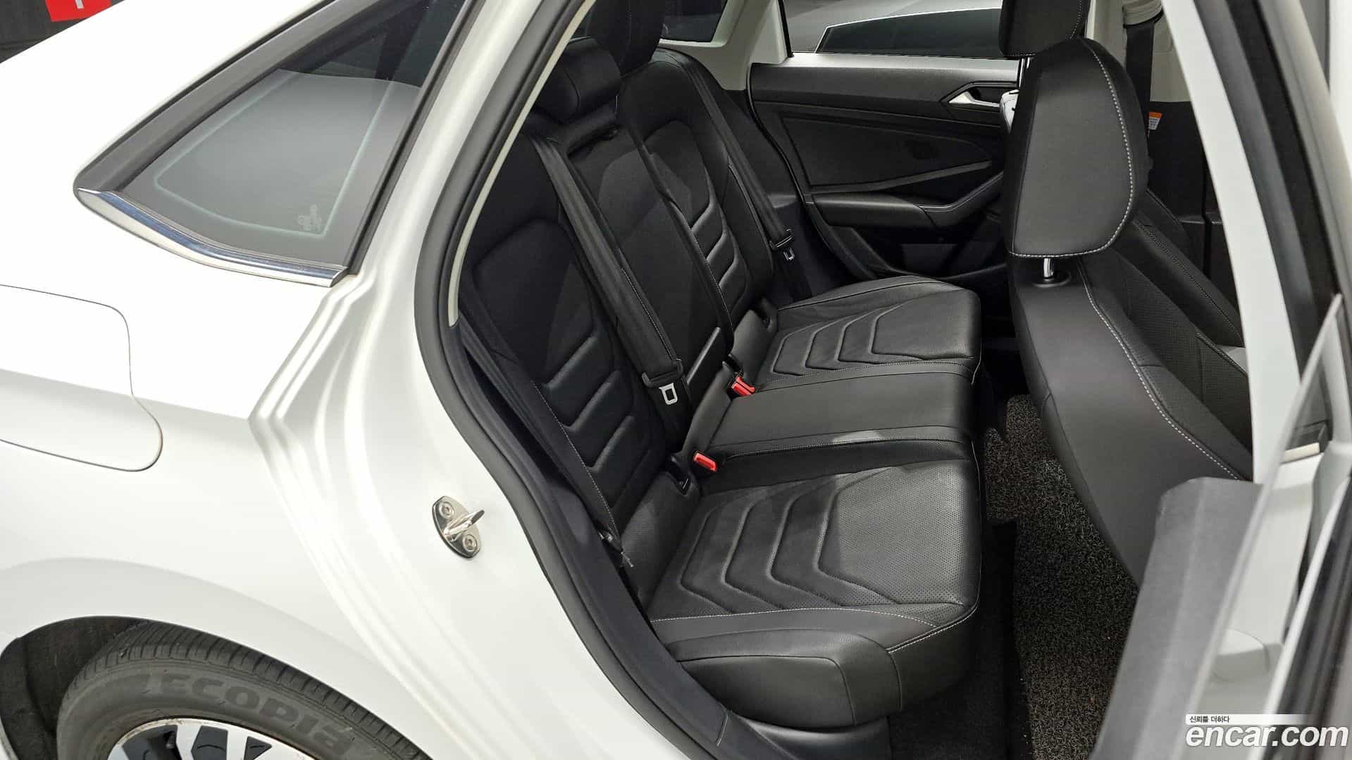 Jetta Volkswagen 2021.11-OPTION-016