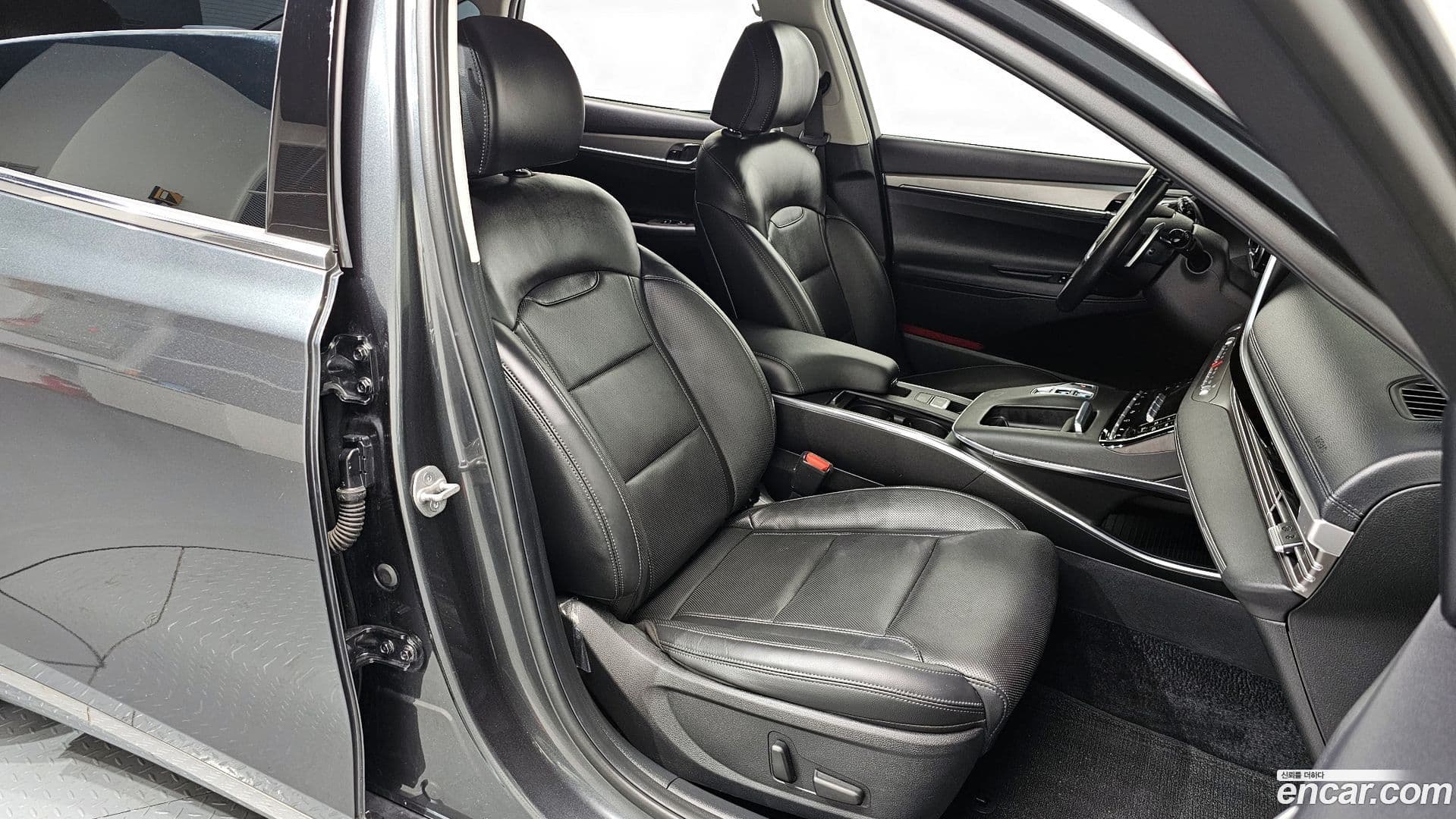 Main__Slider__Photo:Grandeur Hyundai 2022.6-9