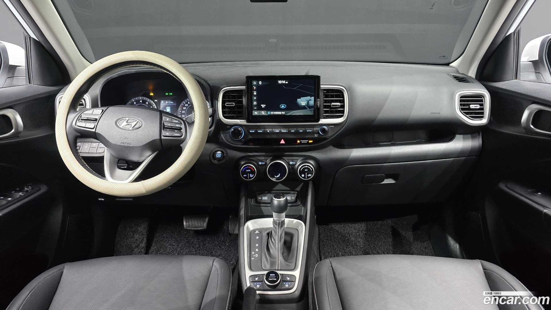 Main__Slider__Photo:Venue Hyundai 2022.0-6