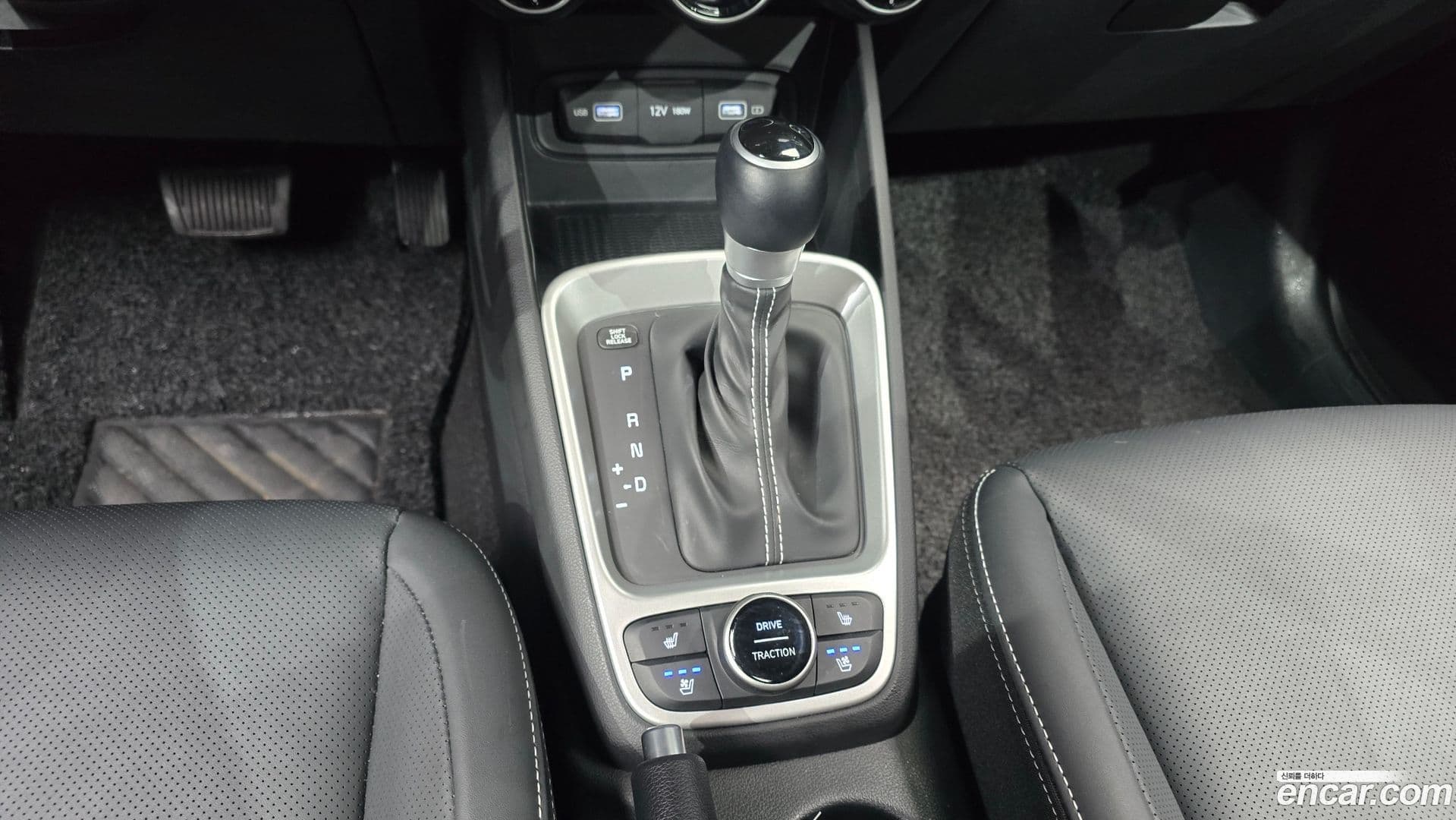 Main__Slider__Photo:Venue Hyundai 2022.0-8