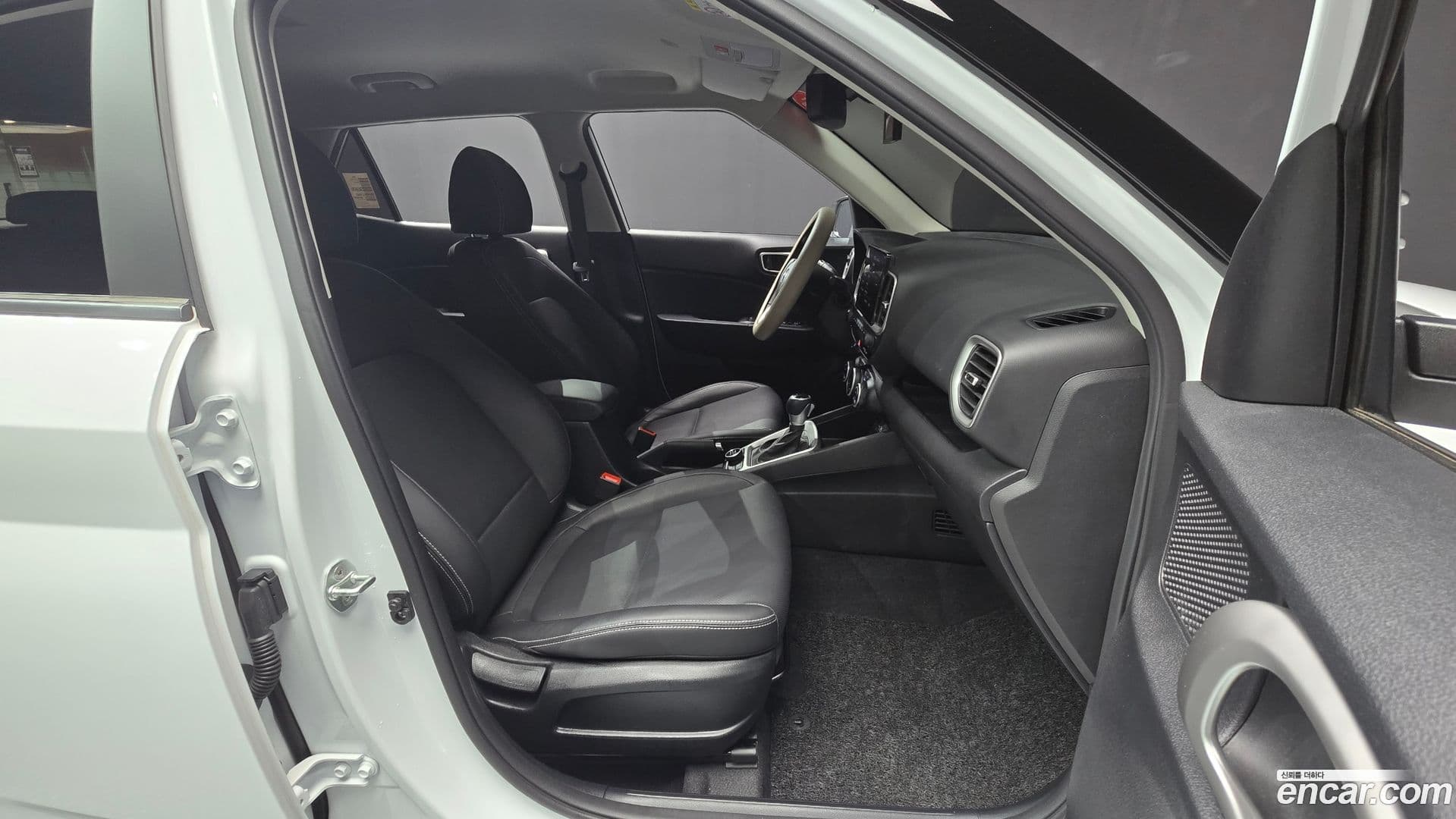 Main__Slider__Photo:Venue Hyundai 2022.0-10