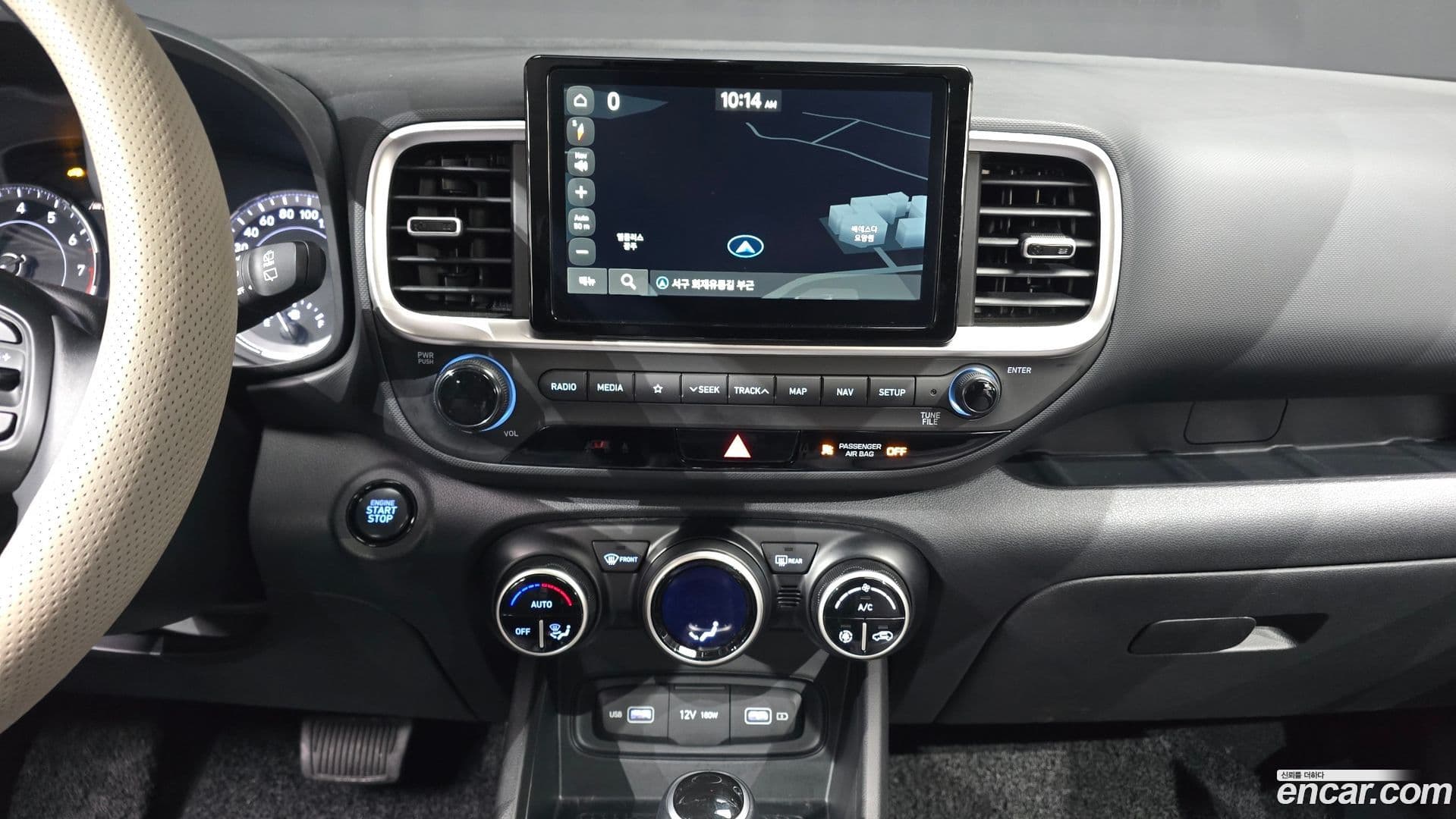 Main__Slider__Photo:Venue Hyundai 2022.0-13