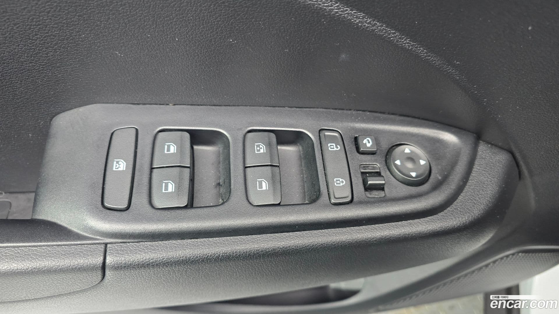 Main__Slider__Photo:Venue Hyundai 2022.0-17