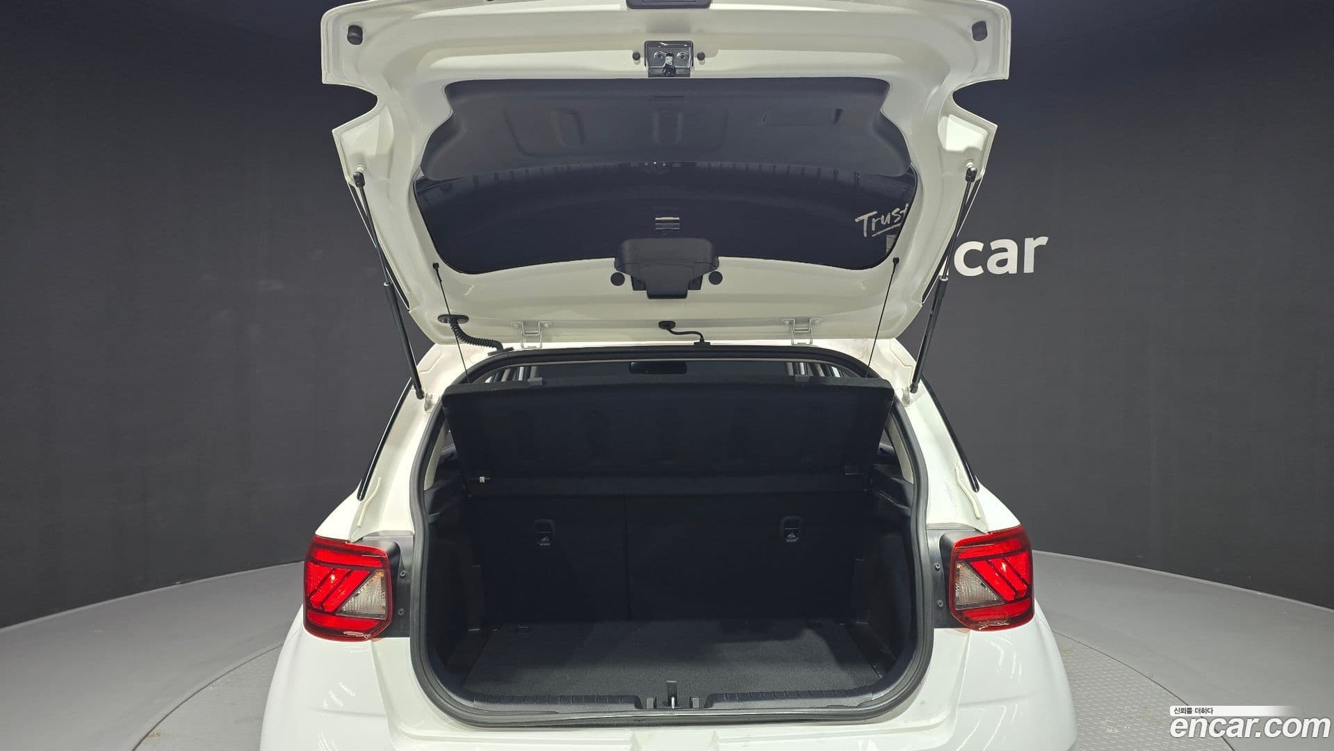 Main__Slider__Photo:Venue Hyundai 2022.0-19