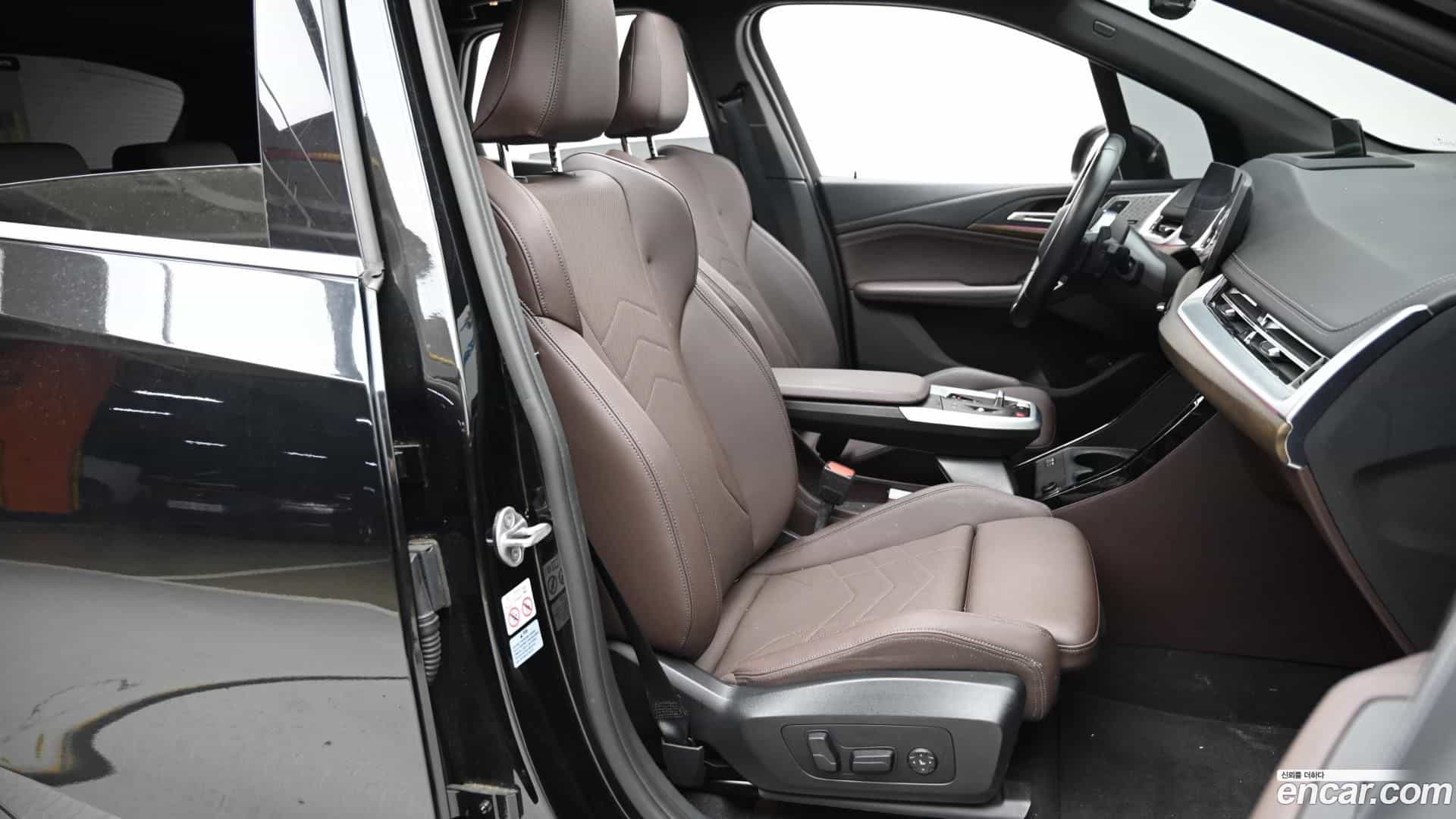 2-Series BMW 2023.8-INNER-010