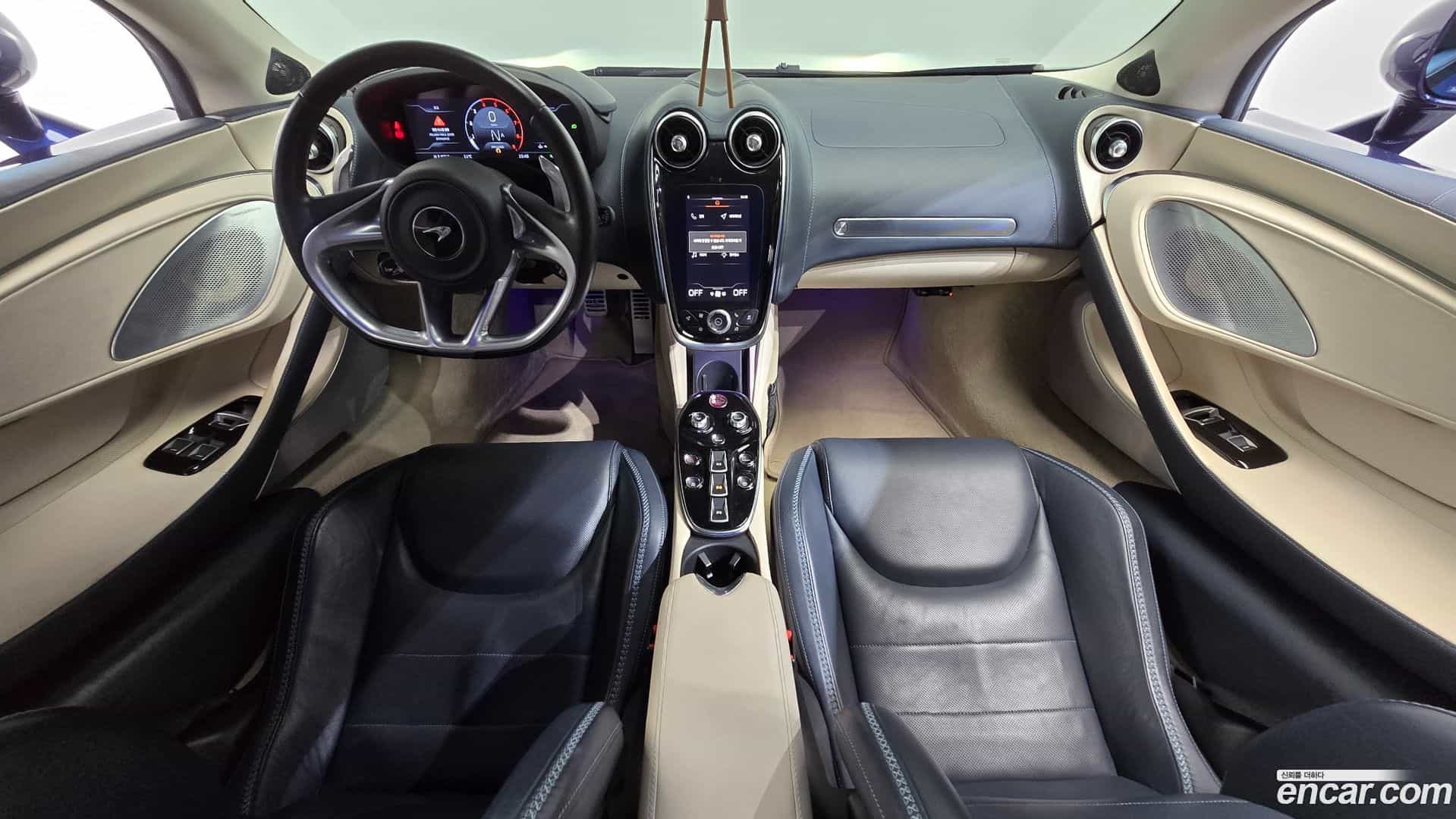 GT Mclaren 2019.11-INNER-007