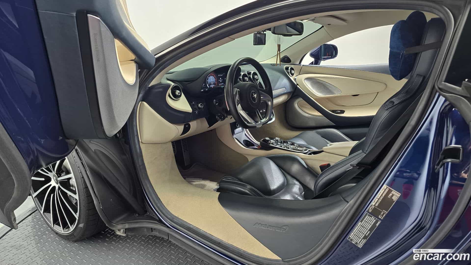 GT Mclaren 2019.11-INNER-010