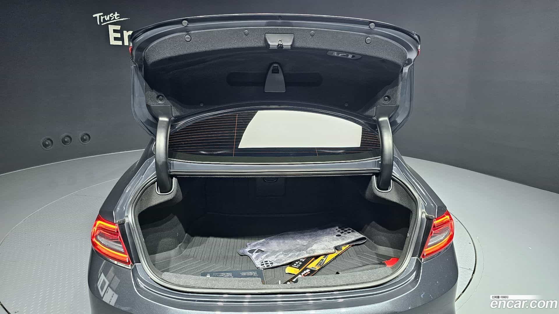 Grandeur Hyundai 2017.4-OPTION-024