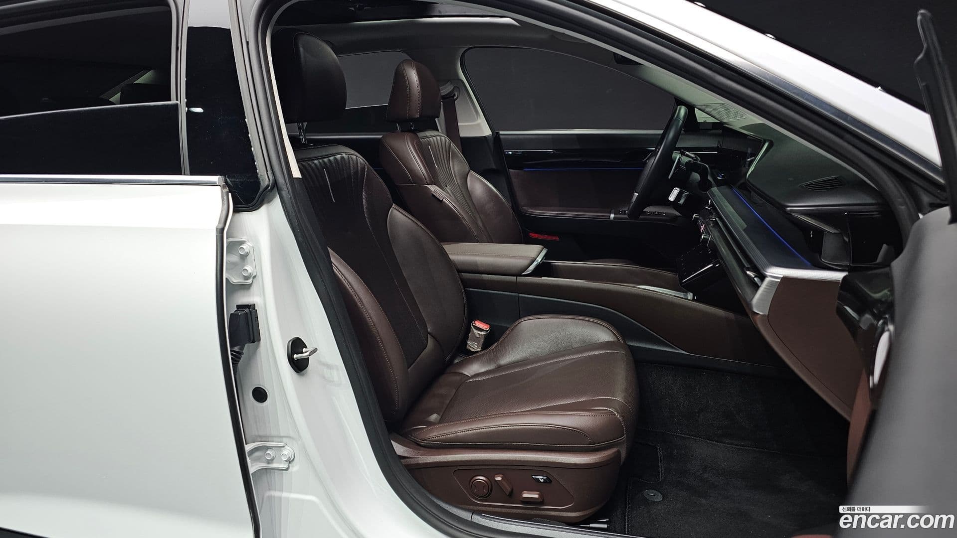 Main__Slider__Photo:Grandeur Hyundai 2023.0-9