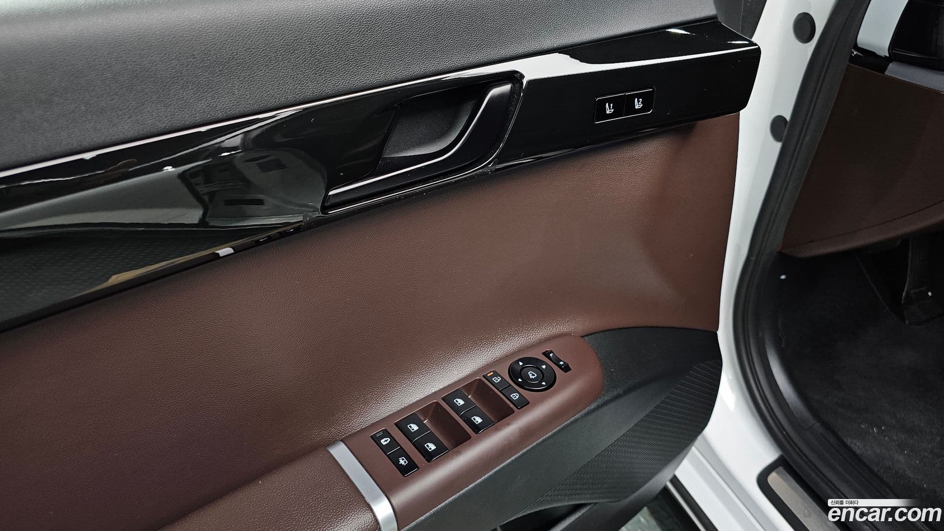 Main__Slider__Photo:Grandeur Hyundai 2023.0-16