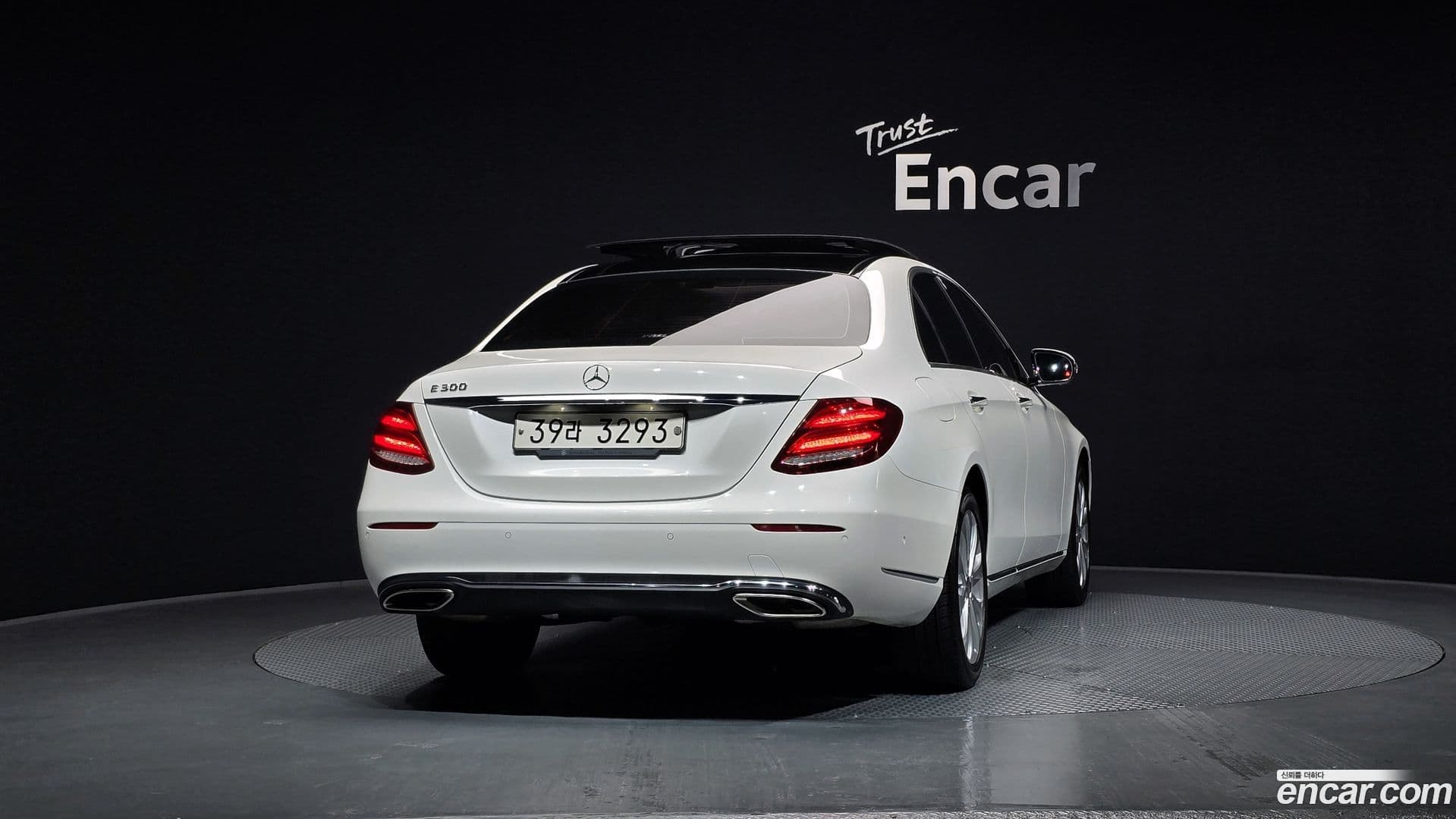 Main__Slider__Photo:E-Class Mercedes-Benz 2017.0-3