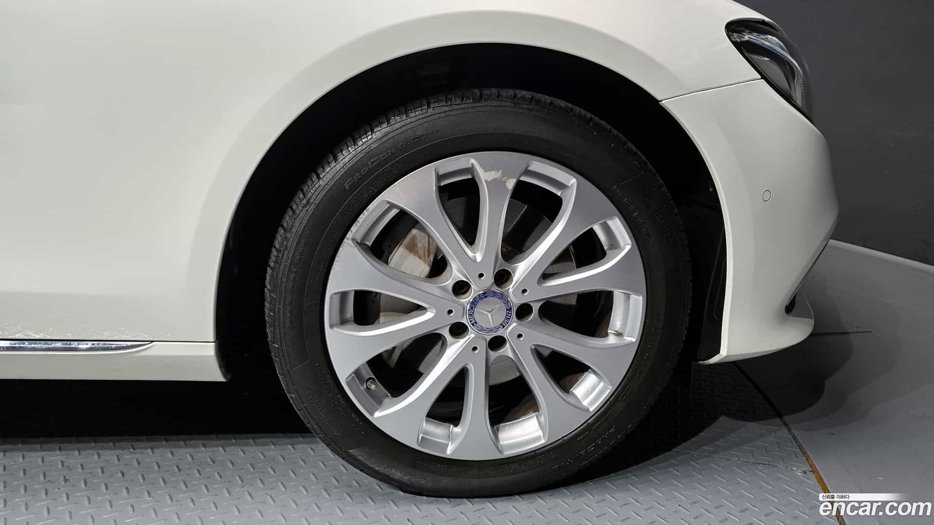 E-Class Mercedes-Benz 2017.0-OUTER-005