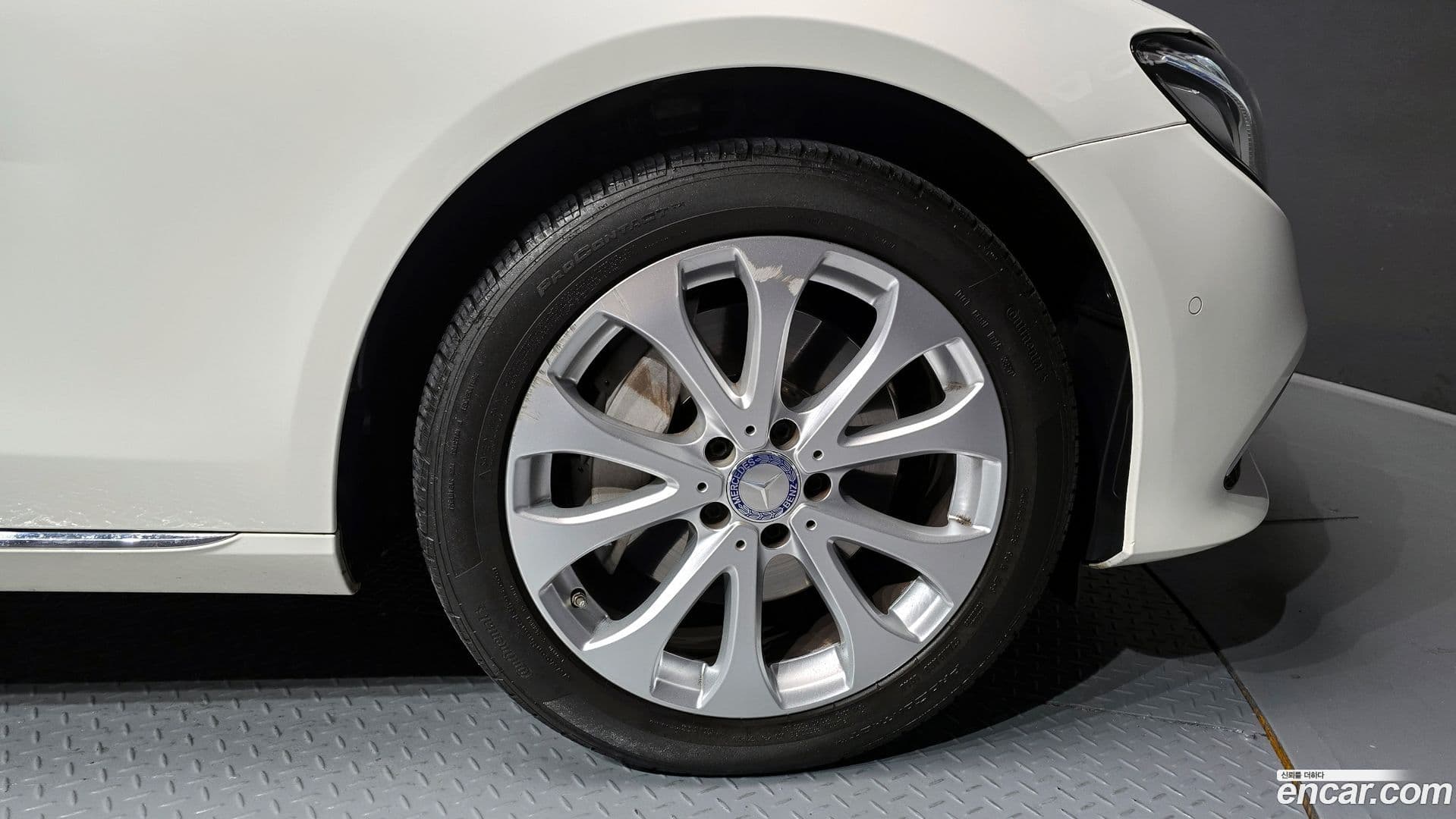 Main__Slider__Photo:E-Class Mercedes-Benz 2017.0-4