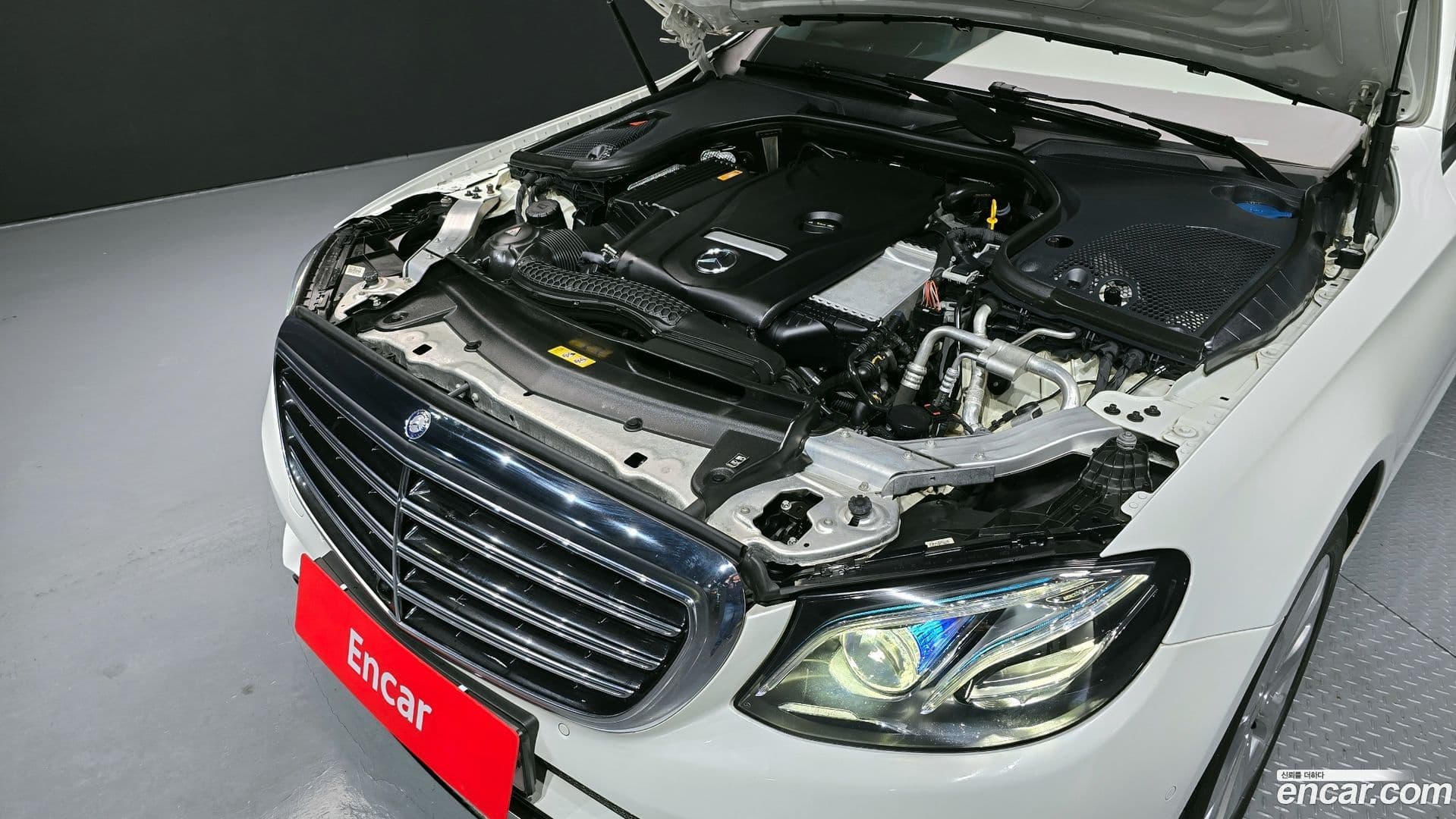 Main__Slider__Photo:E-Class Mercedes-Benz 2017.0-5