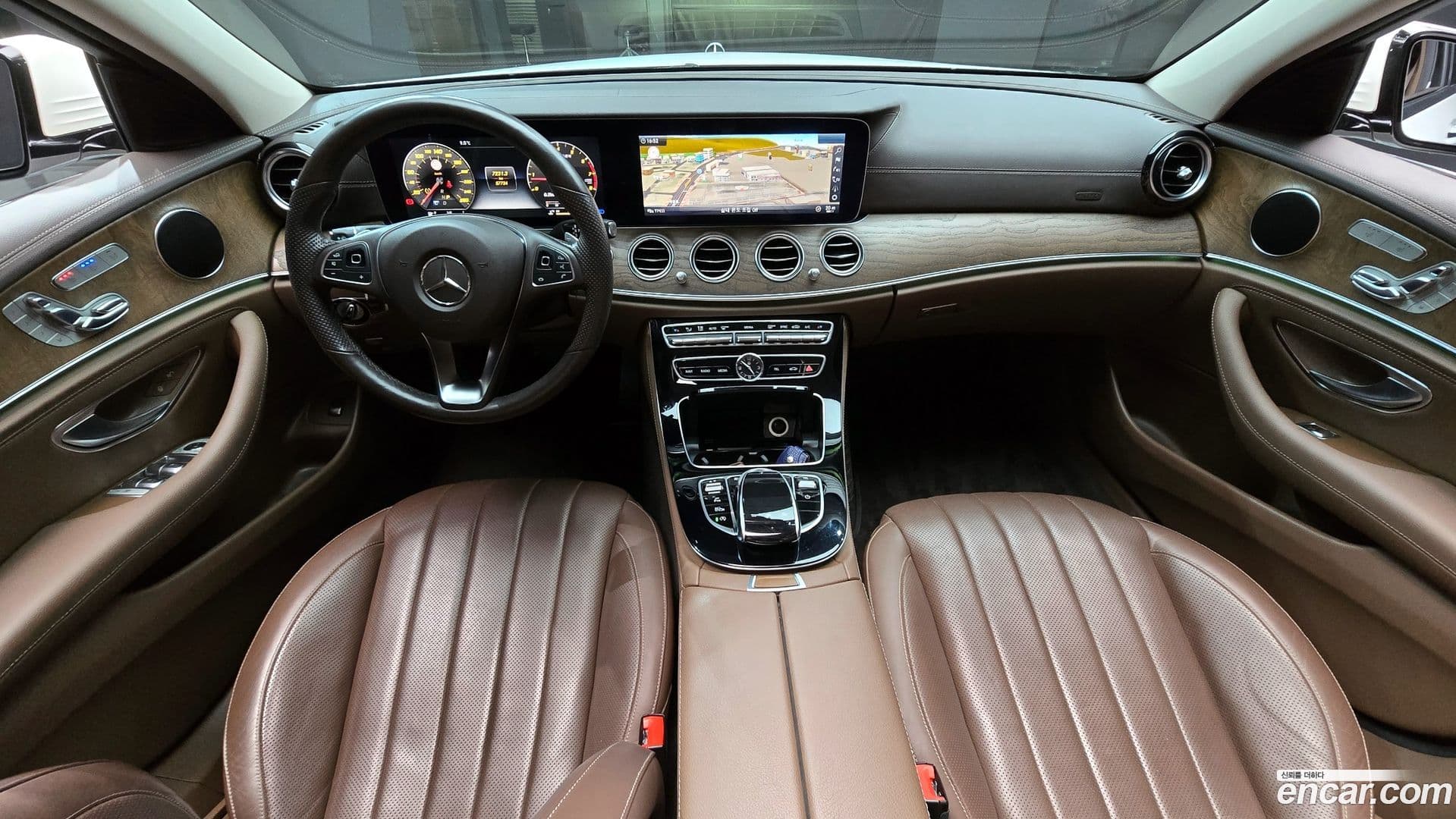 Main__Slider__Photo:E-Class Mercedes-Benz 2017.0-6