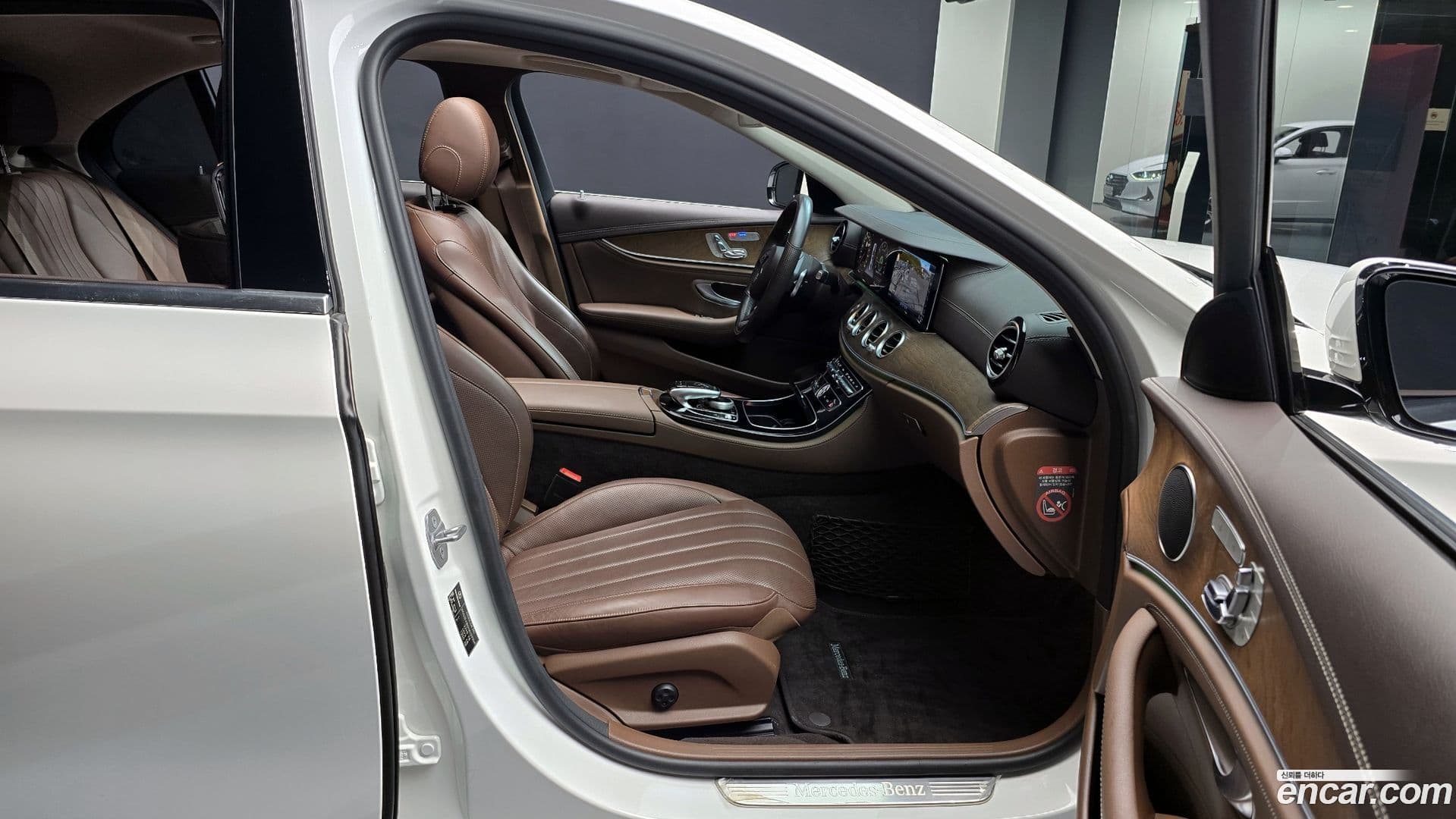 Main__Slider__Photo:E-Class Mercedes-Benz 2017.0-9