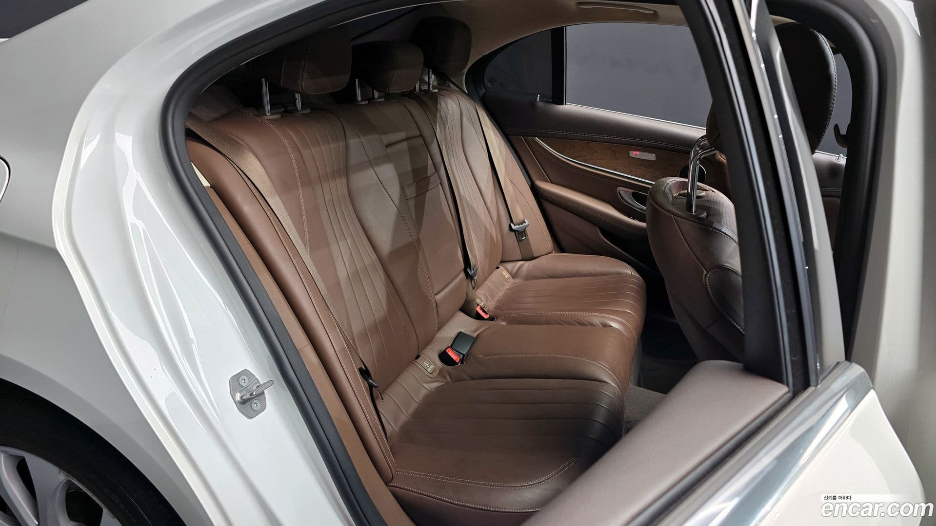 Main__Slider__Photo:E-Class Mercedes-Benz 2017.0-11