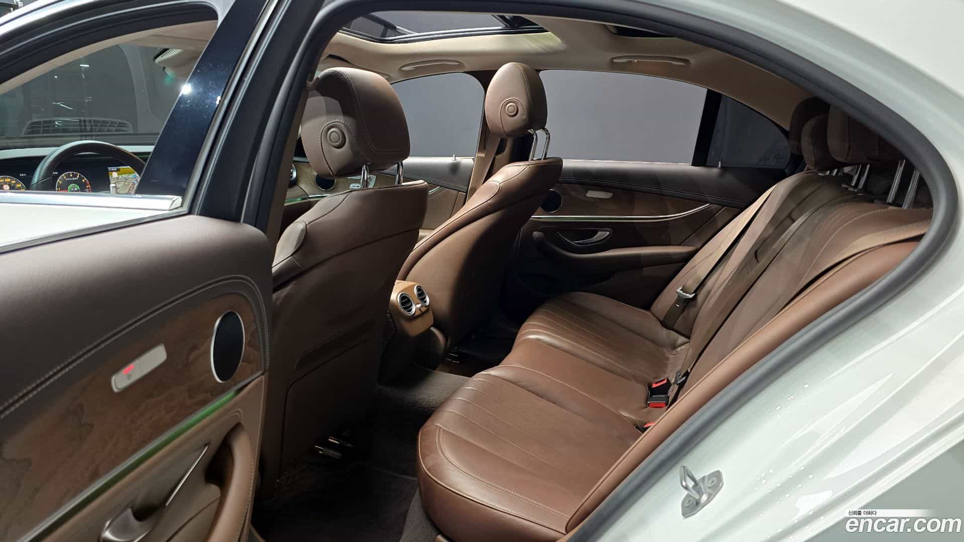 E-Class Mercedes-Benz 2017.0-OPTION-017