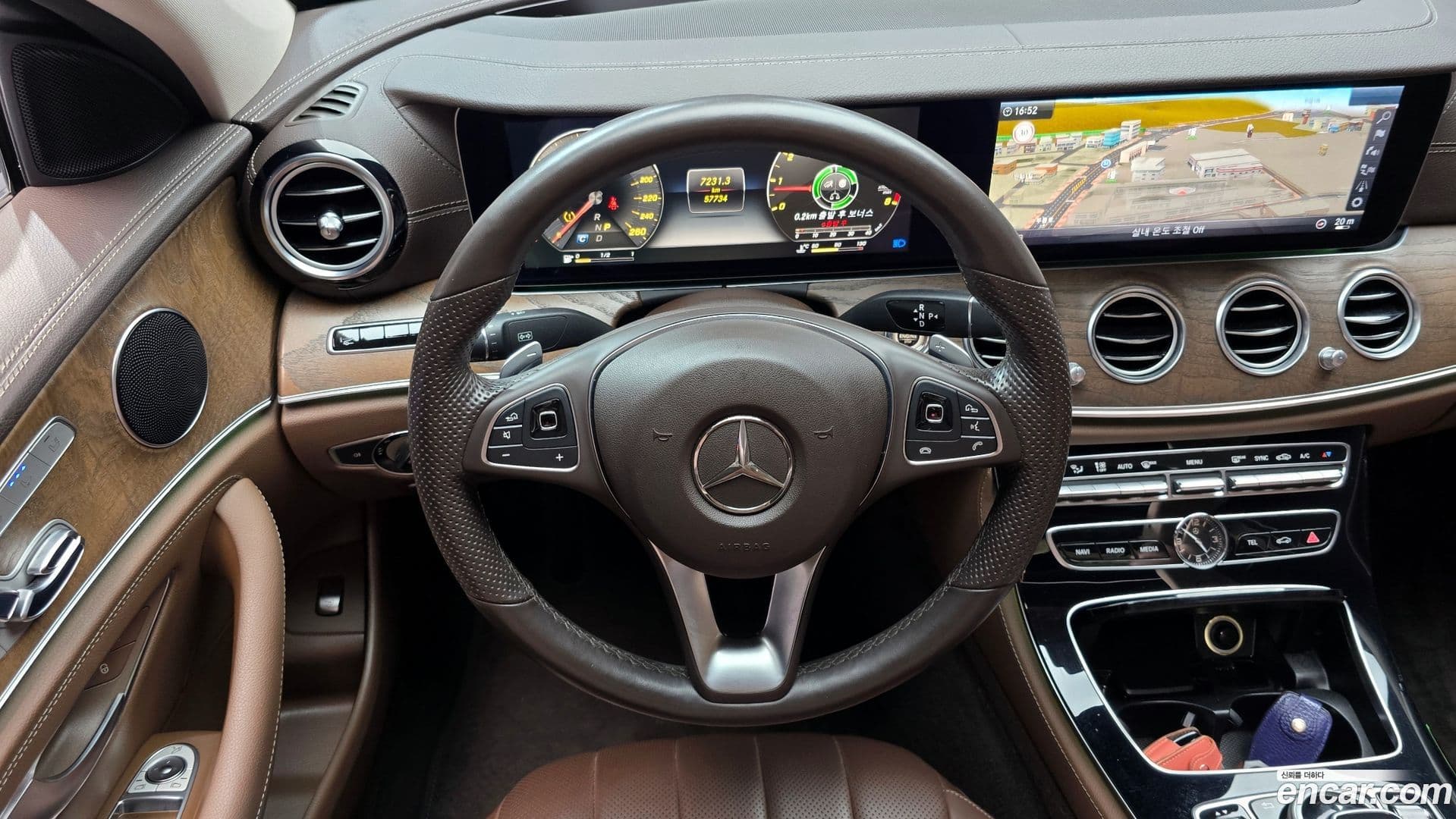 Main__Slider__Photo:E-Class Mercedes-Benz 2017.0-13