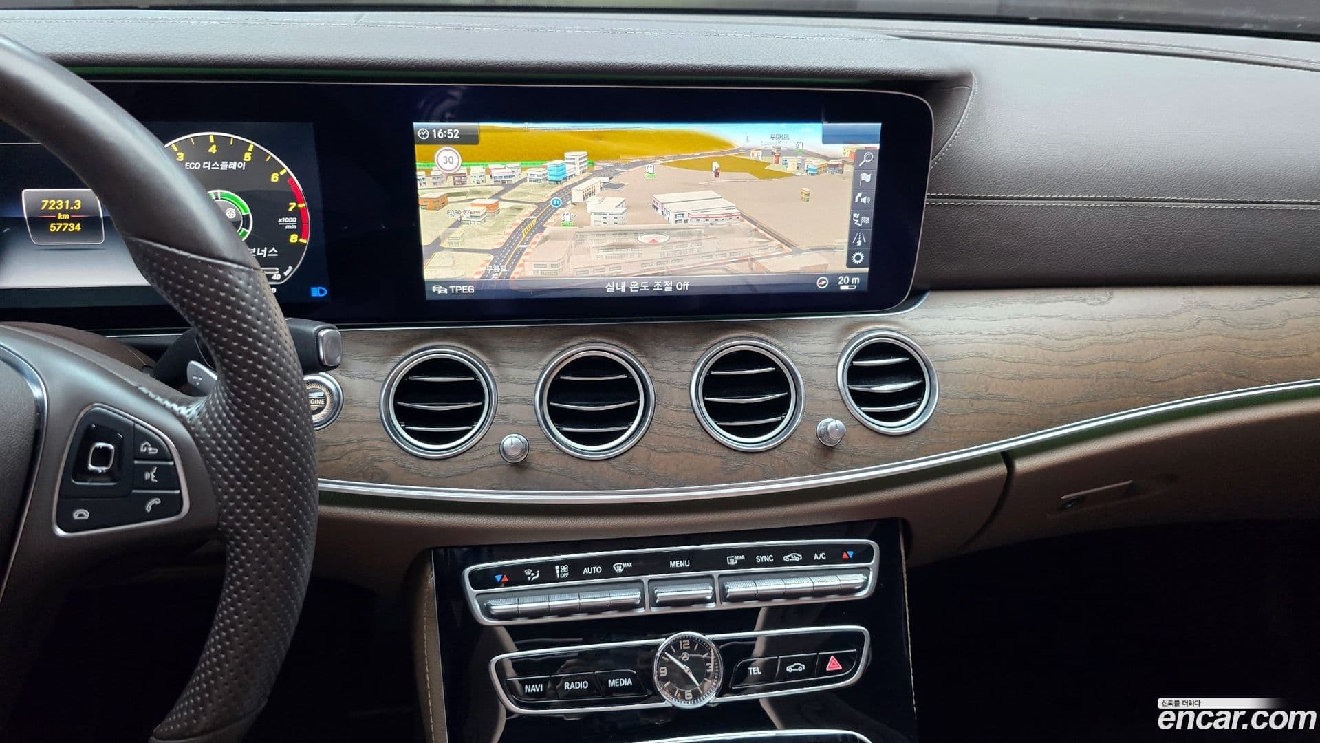 Main__Slider__Photo:E-Class Mercedes-Benz 2017.0-14